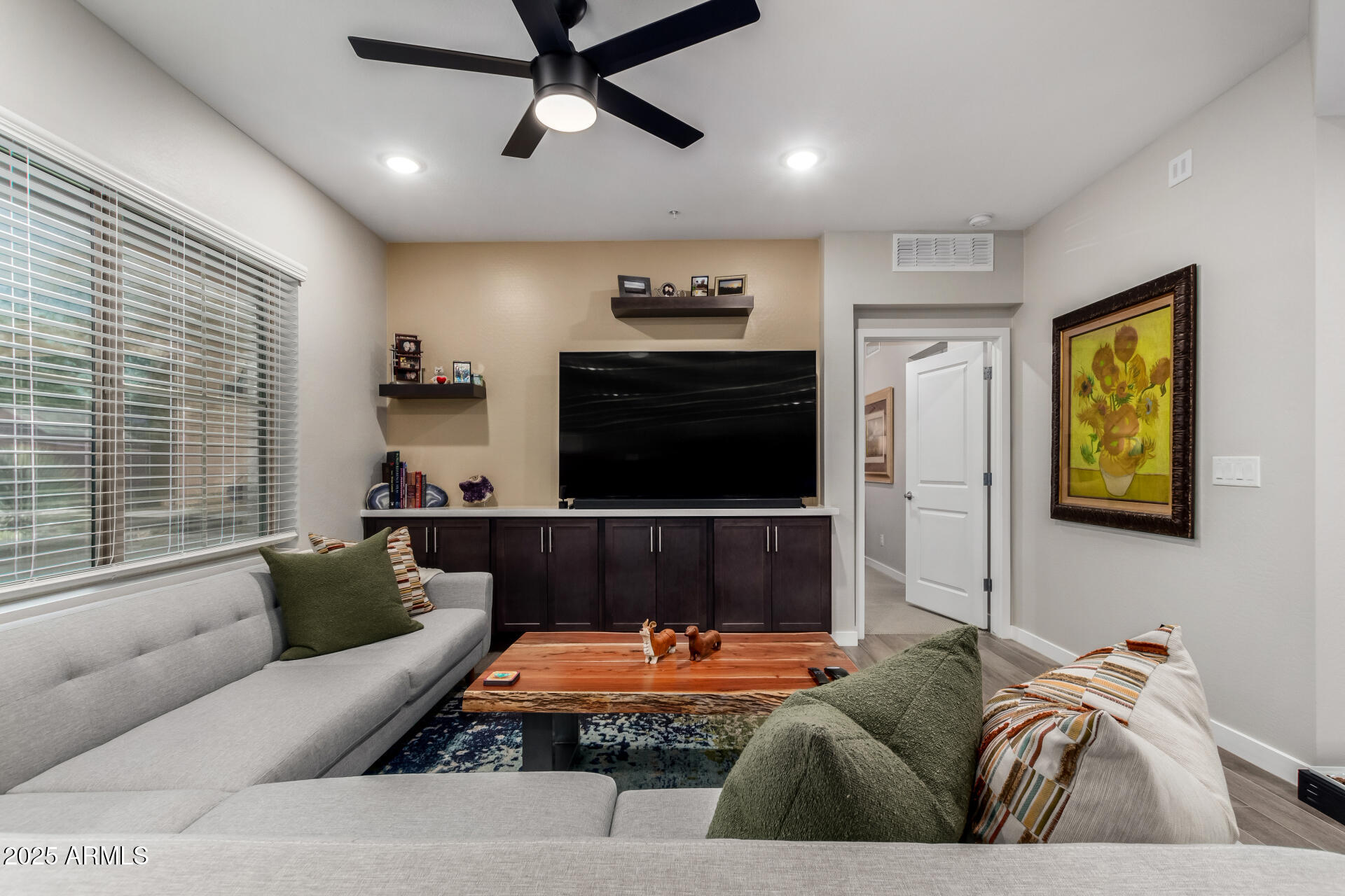 155 N LAKEVIEW Boulevard, 132