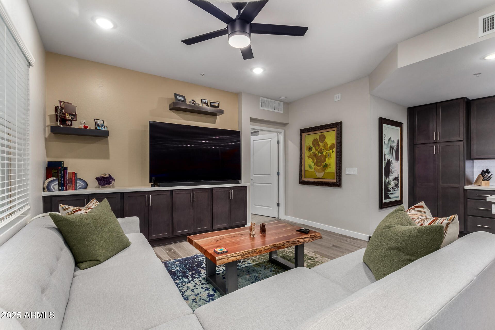 155 N LAKEVIEW Boulevard, 132