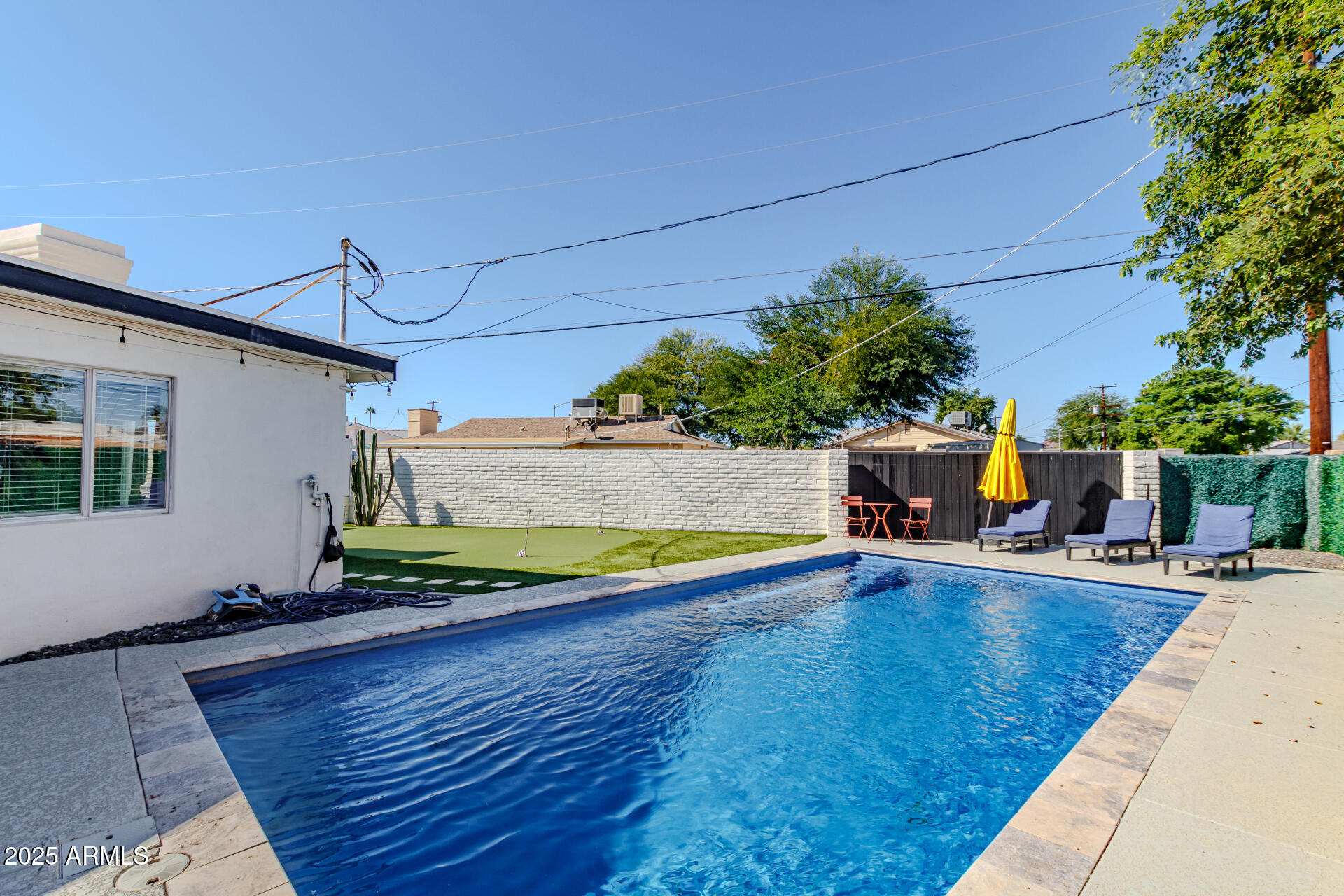 7520 E BEATRICE Street