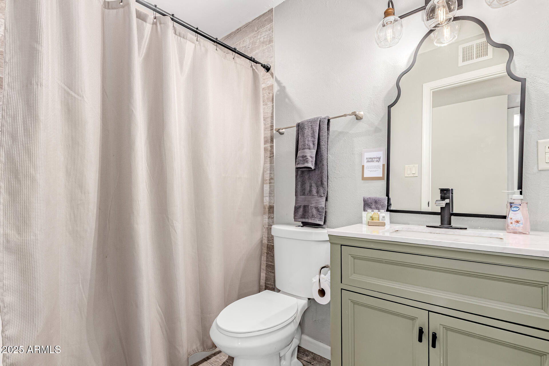 7520 E BEATRICE Street