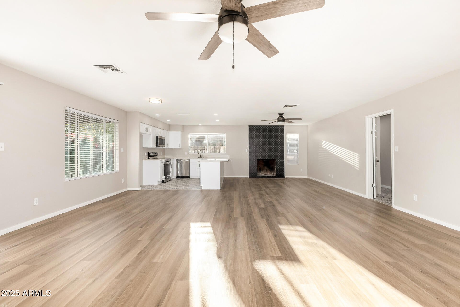 2207 W PORTOBELLO Avenue