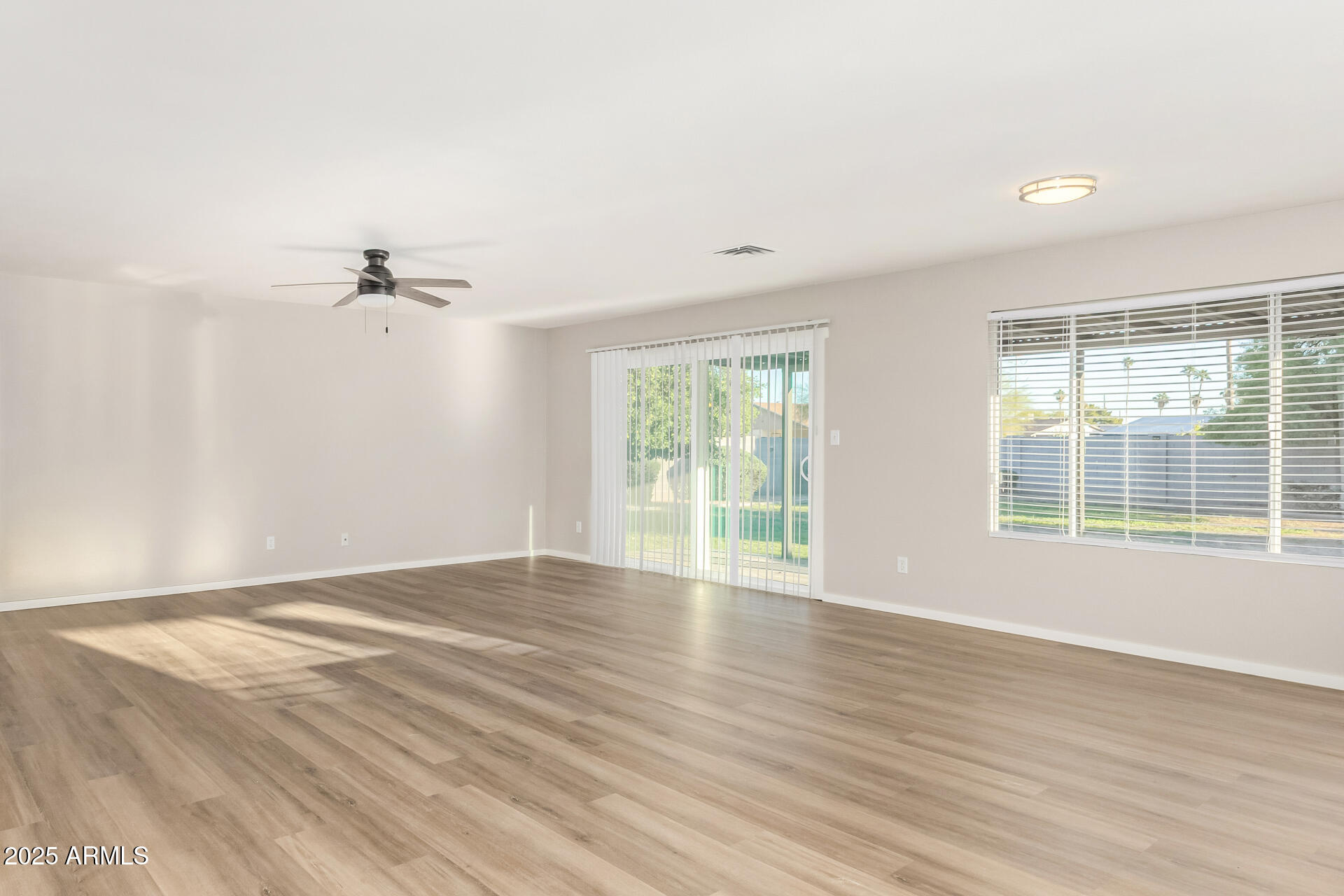 2207 W PORTOBELLO Avenue