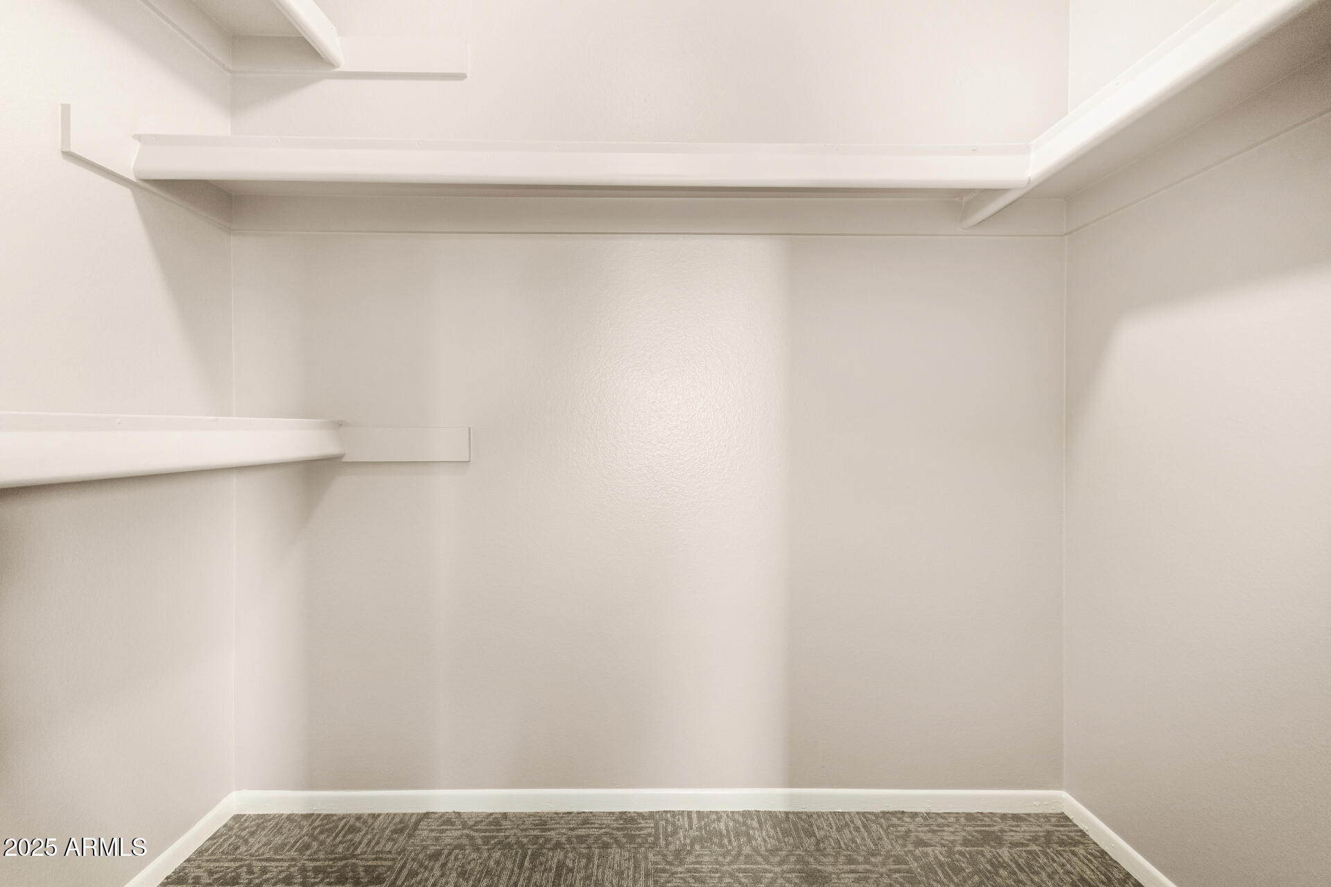 2207 W PORTOBELLO Avenue