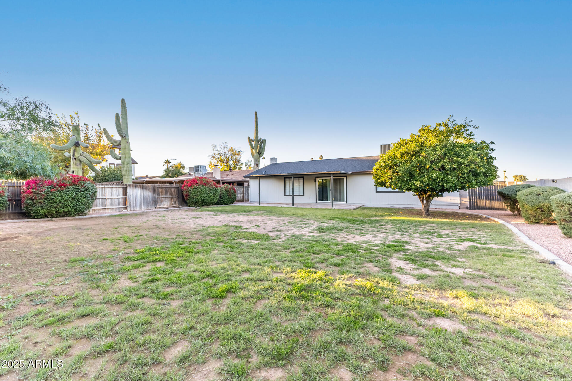 2207 W PORTOBELLO Avenue