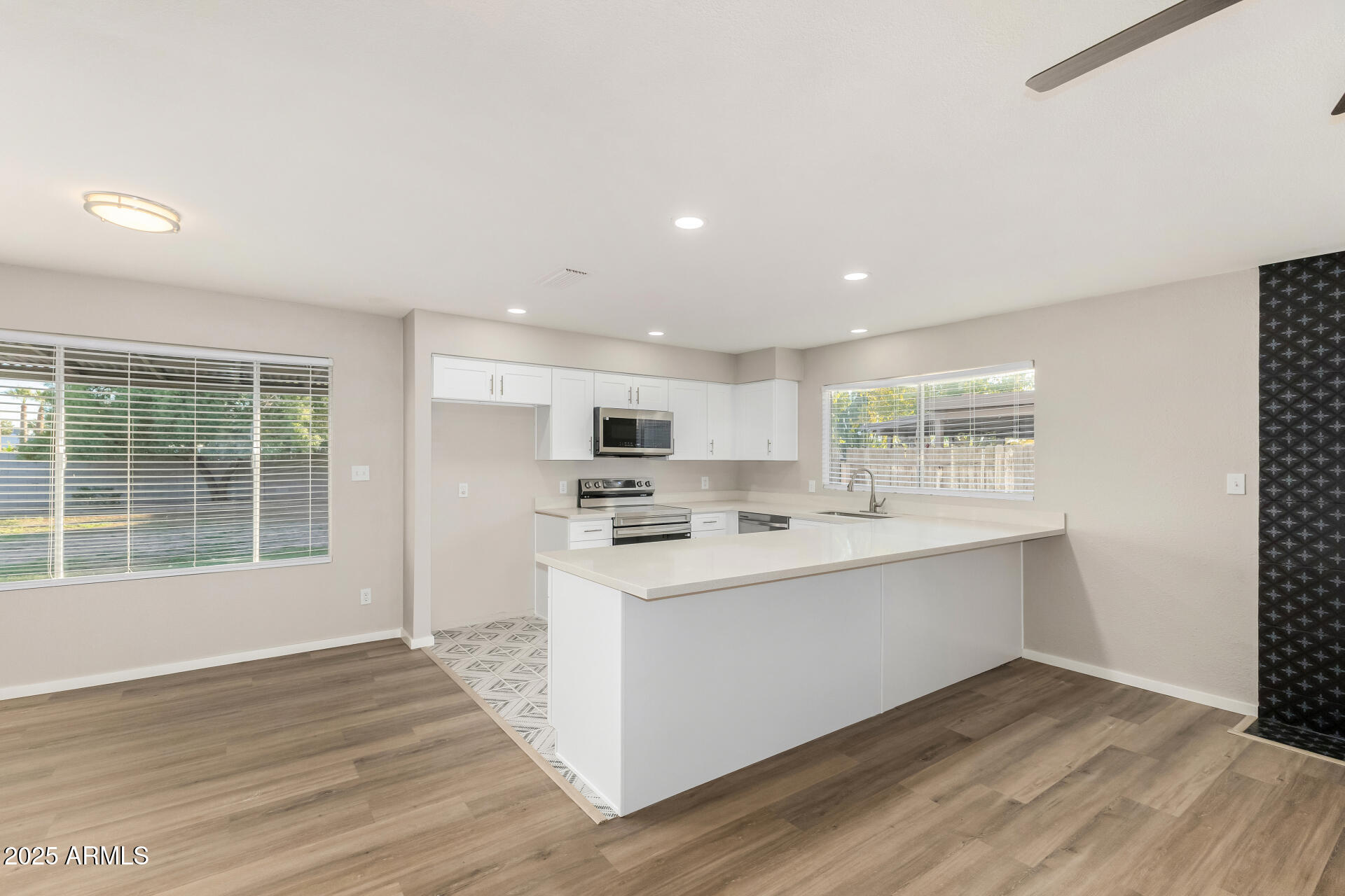 2207 W PORTOBELLO Avenue