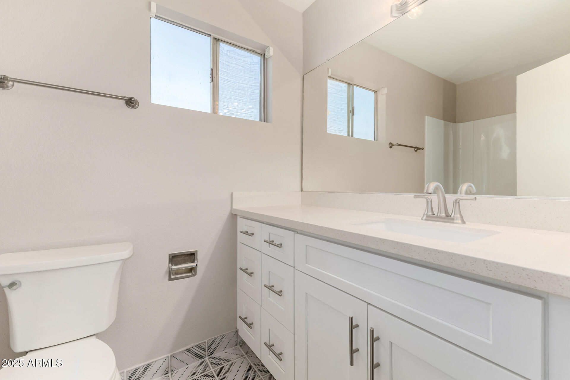 2207 W PORTOBELLO Avenue