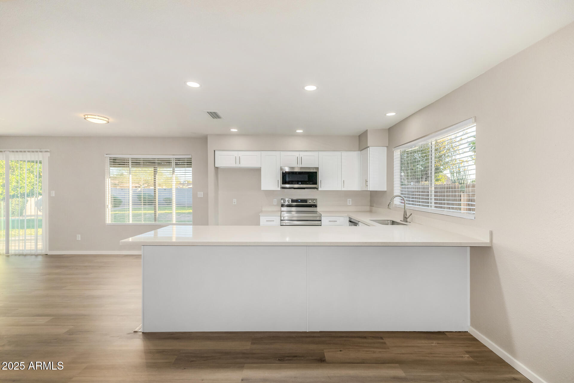 2207 W PORTOBELLO Avenue