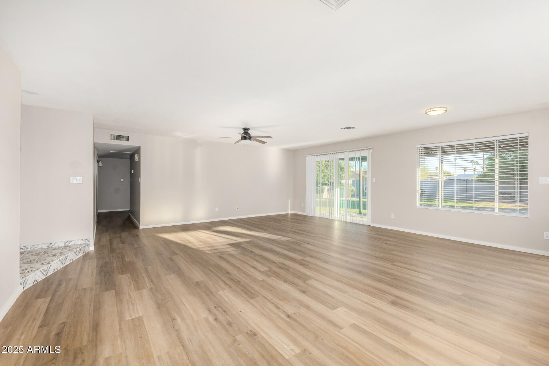 2207 W PORTOBELLO Avenue