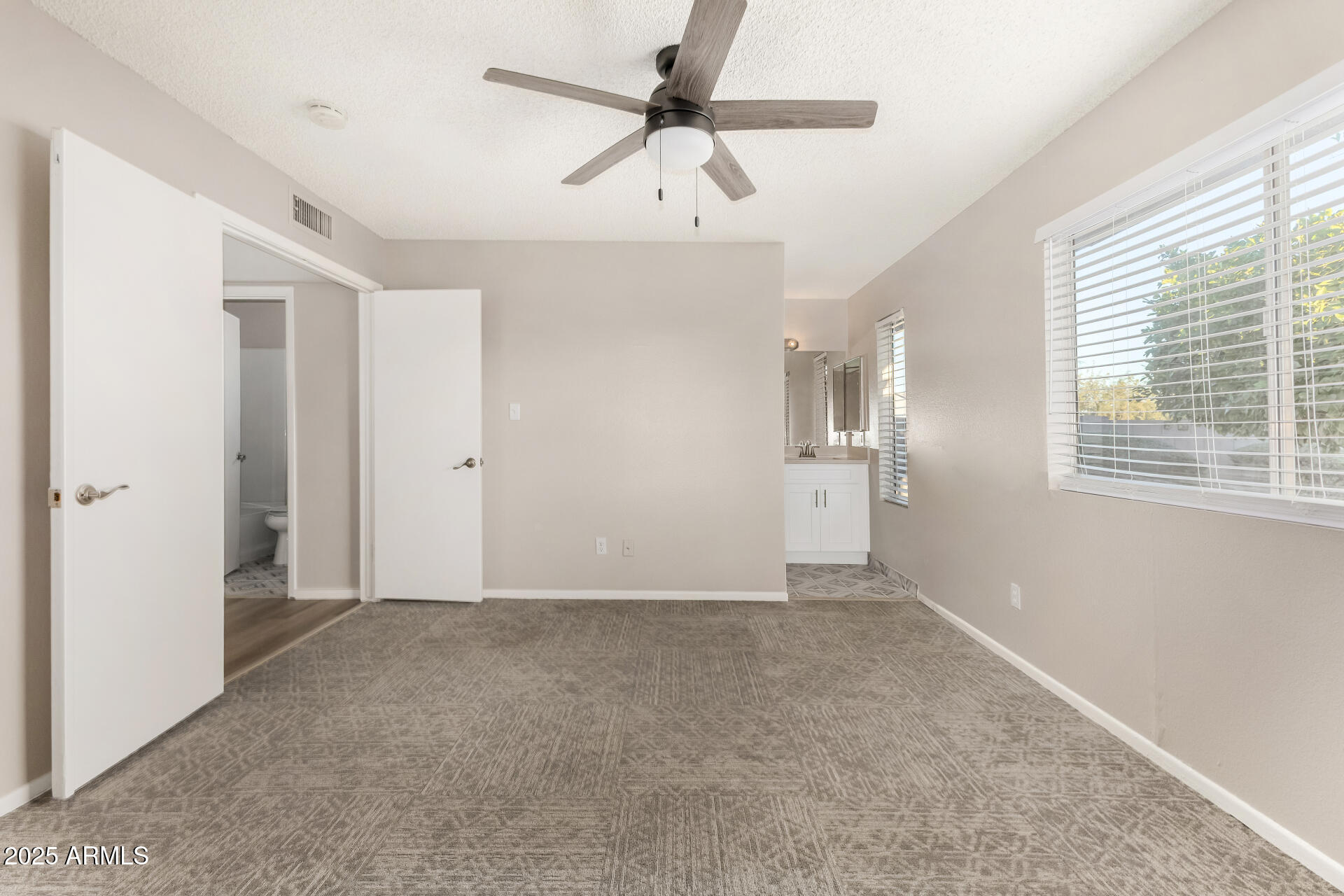 2207 W PORTOBELLO Avenue