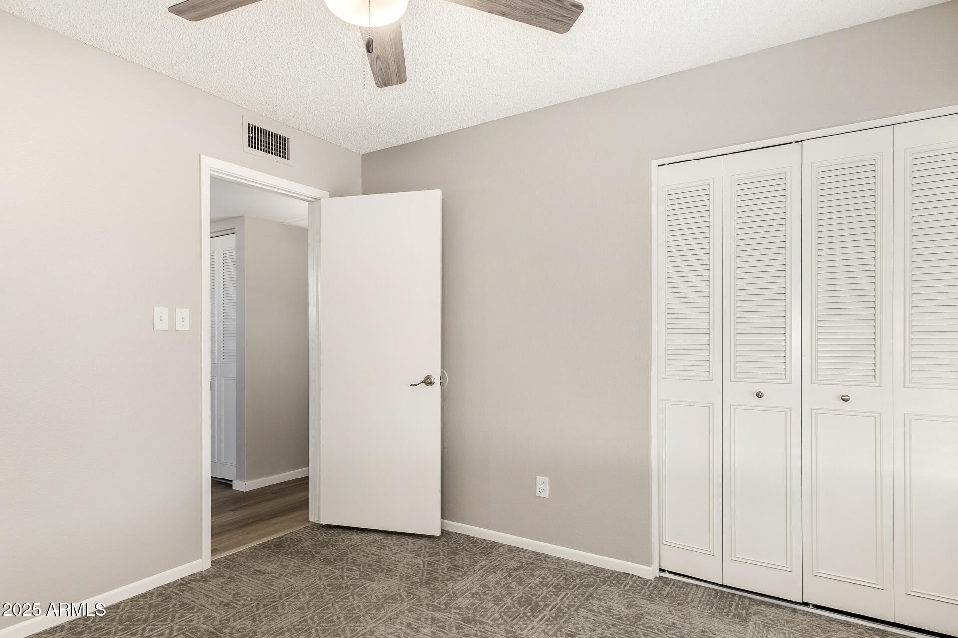 2207 W PORTOBELLO Avenue