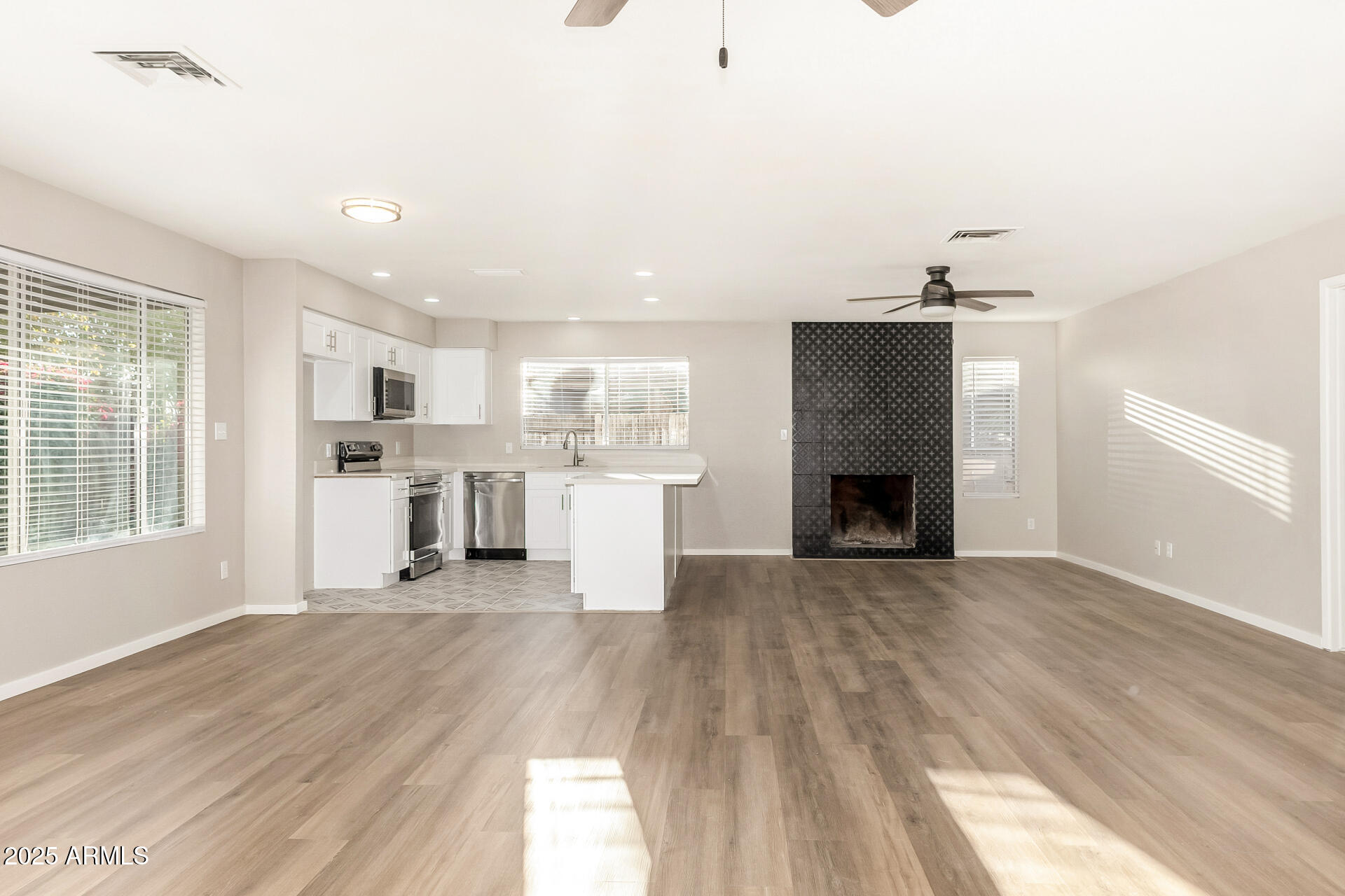 2207 W PORTOBELLO Avenue