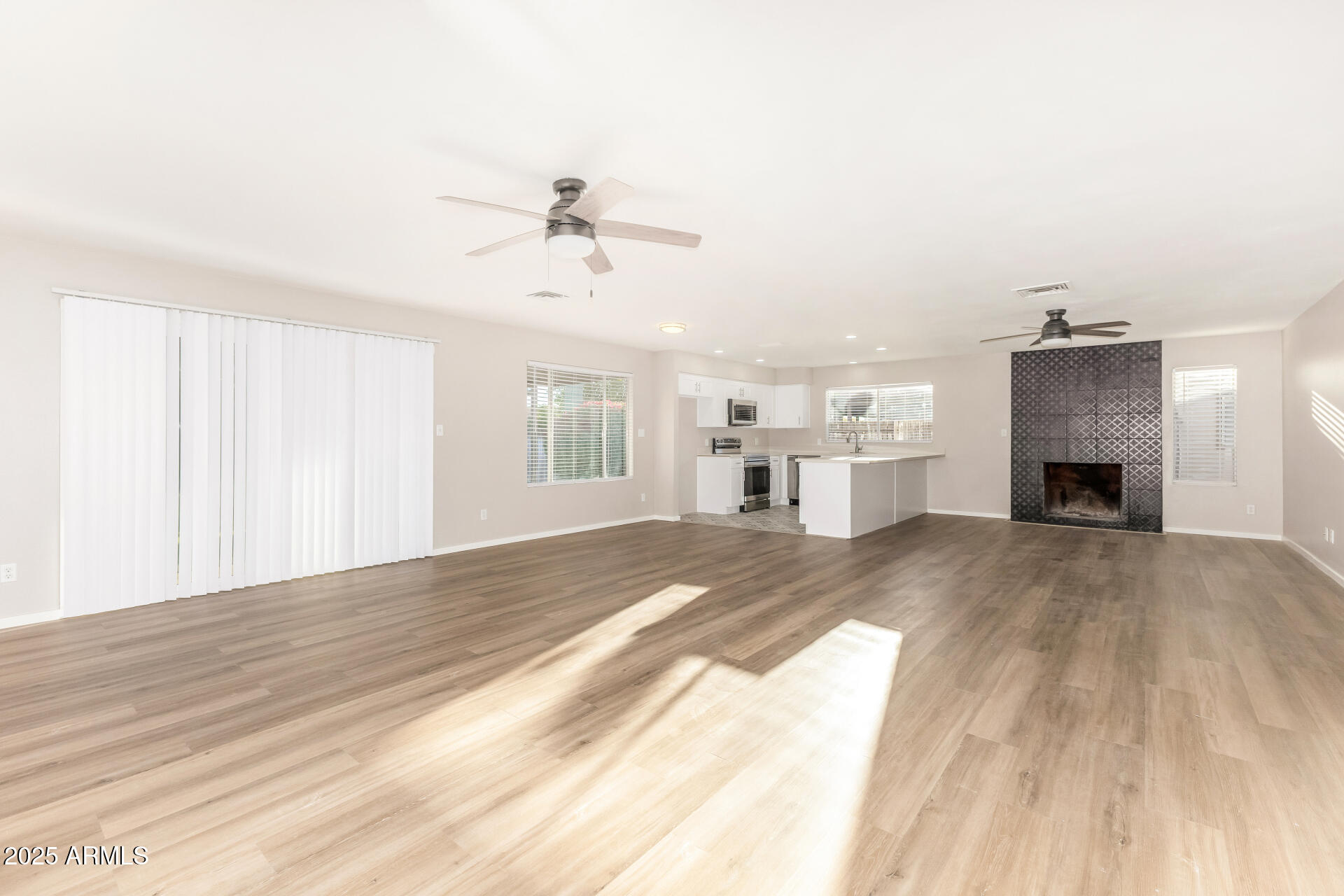 2207 W PORTOBELLO Avenue