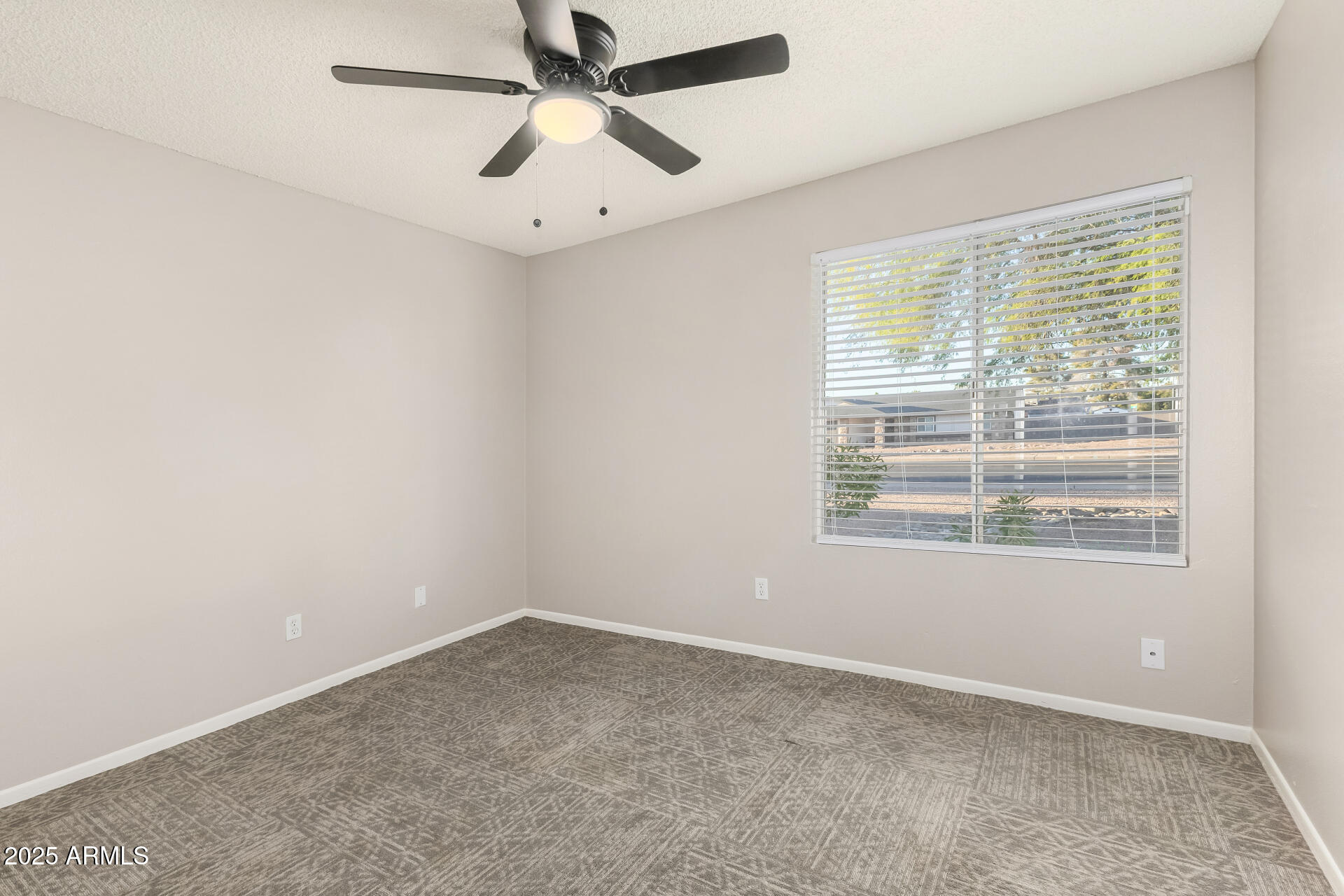 2207 W PORTOBELLO Avenue