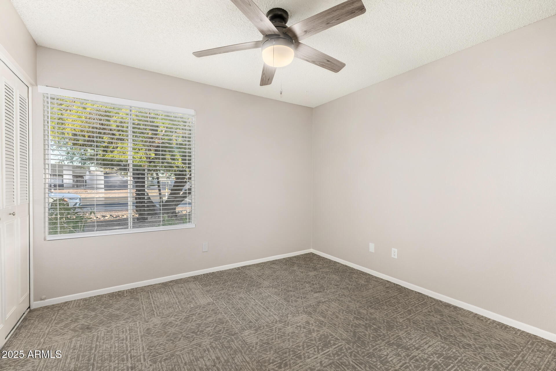 2207 W PORTOBELLO Avenue