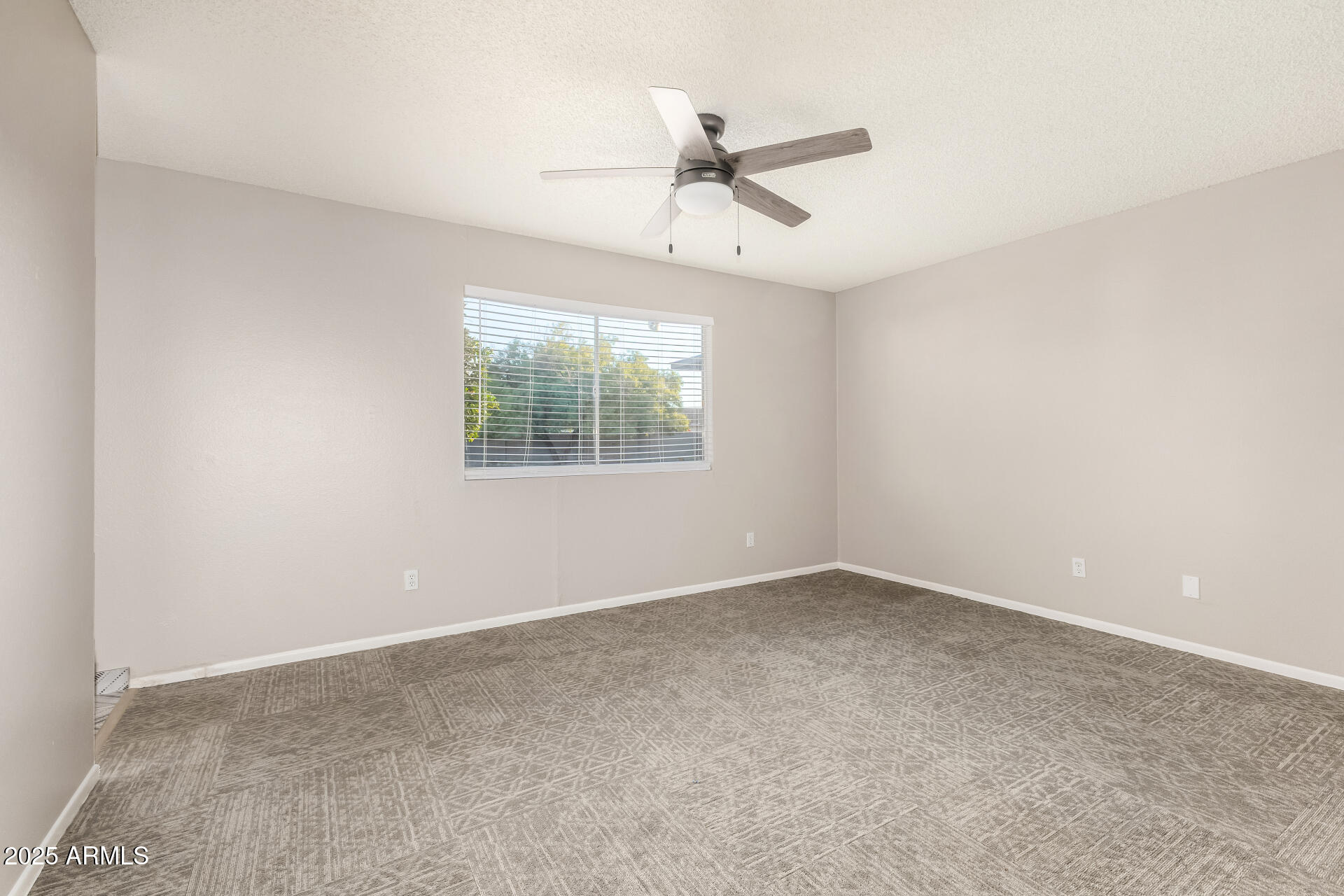 2207 W PORTOBELLO Avenue