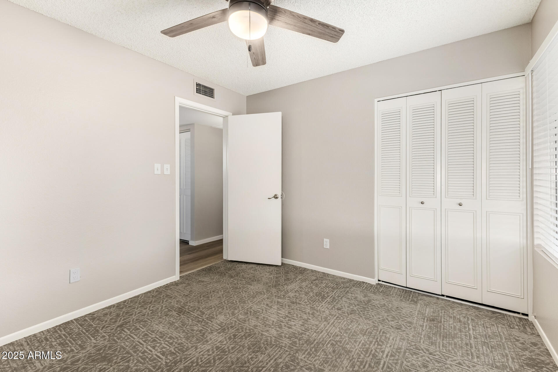 2207 W PORTOBELLO Avenue