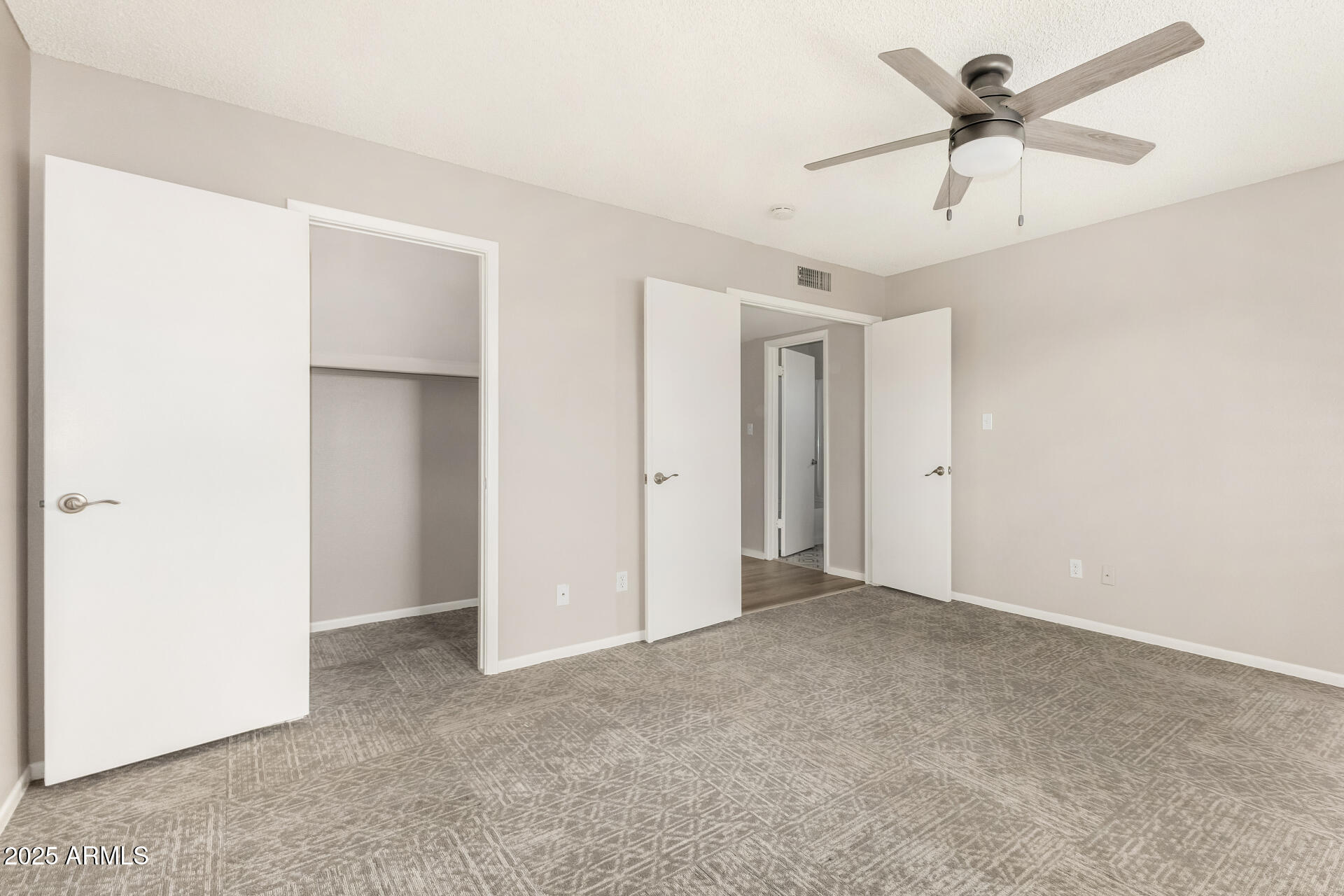 2207 W PORTOBELLO Avenue