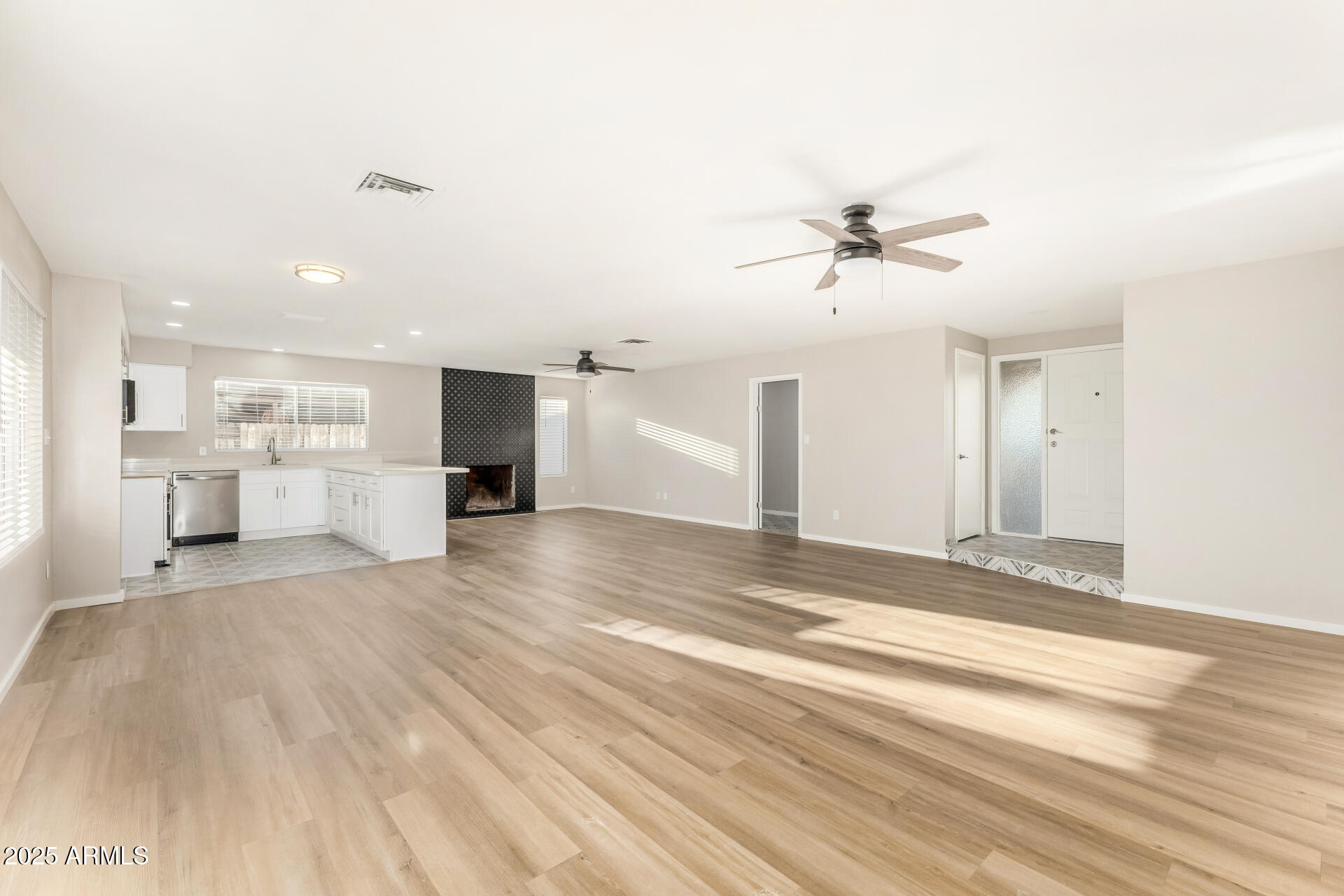 2207 W PORTOBELLO Avenue