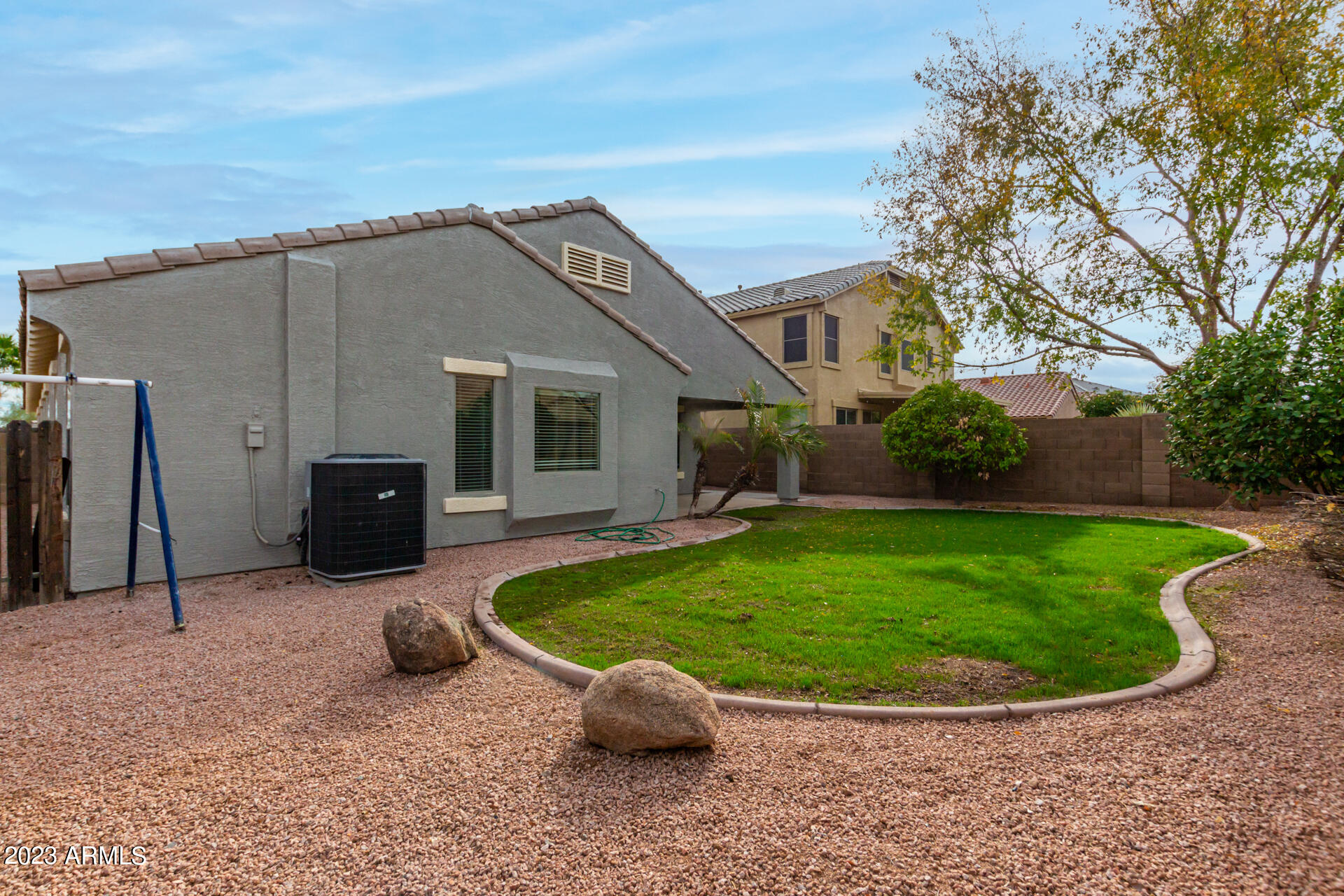 724 E DRY CREEK Road