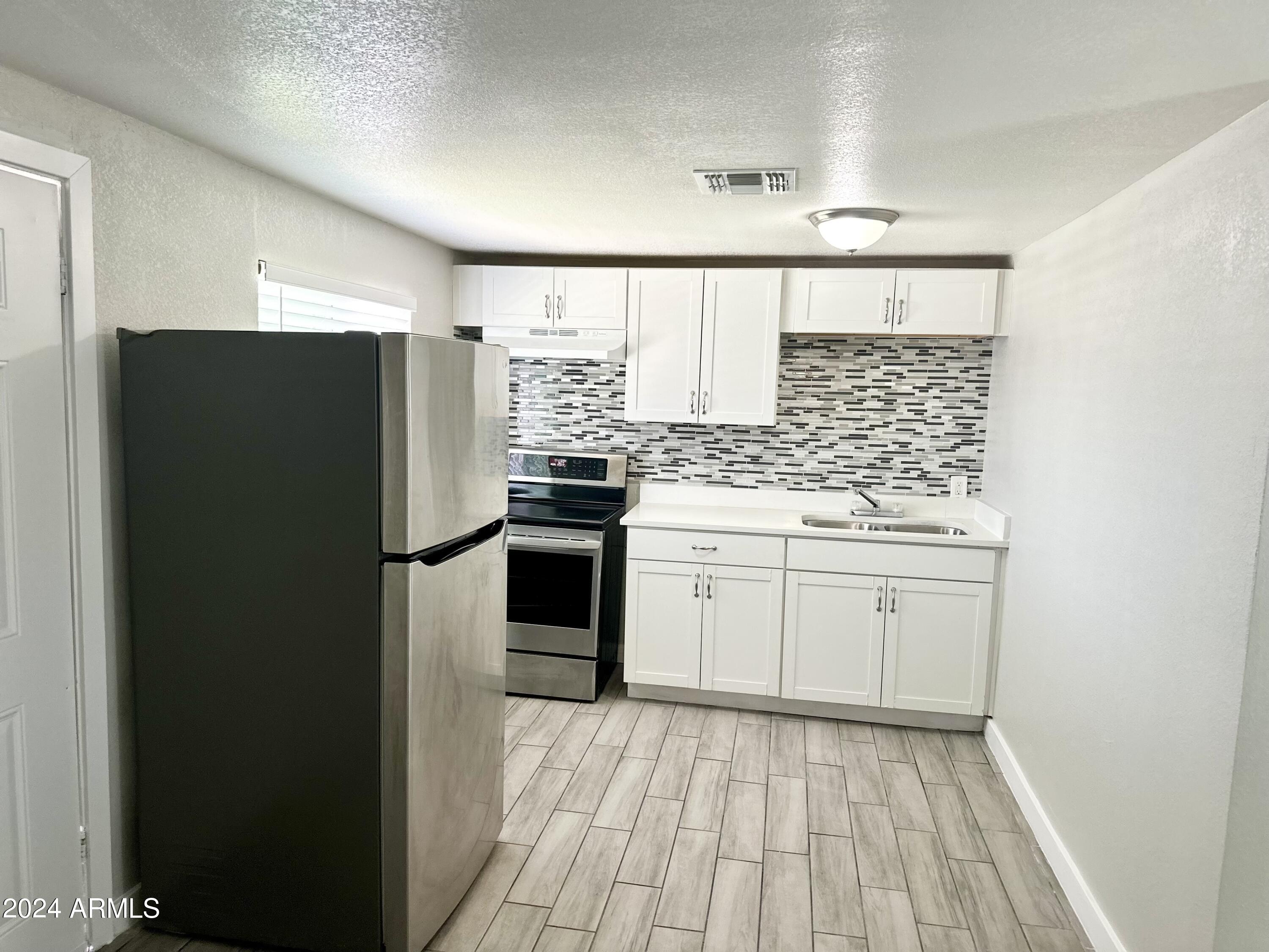 5123 N 17TH Avenue, 3