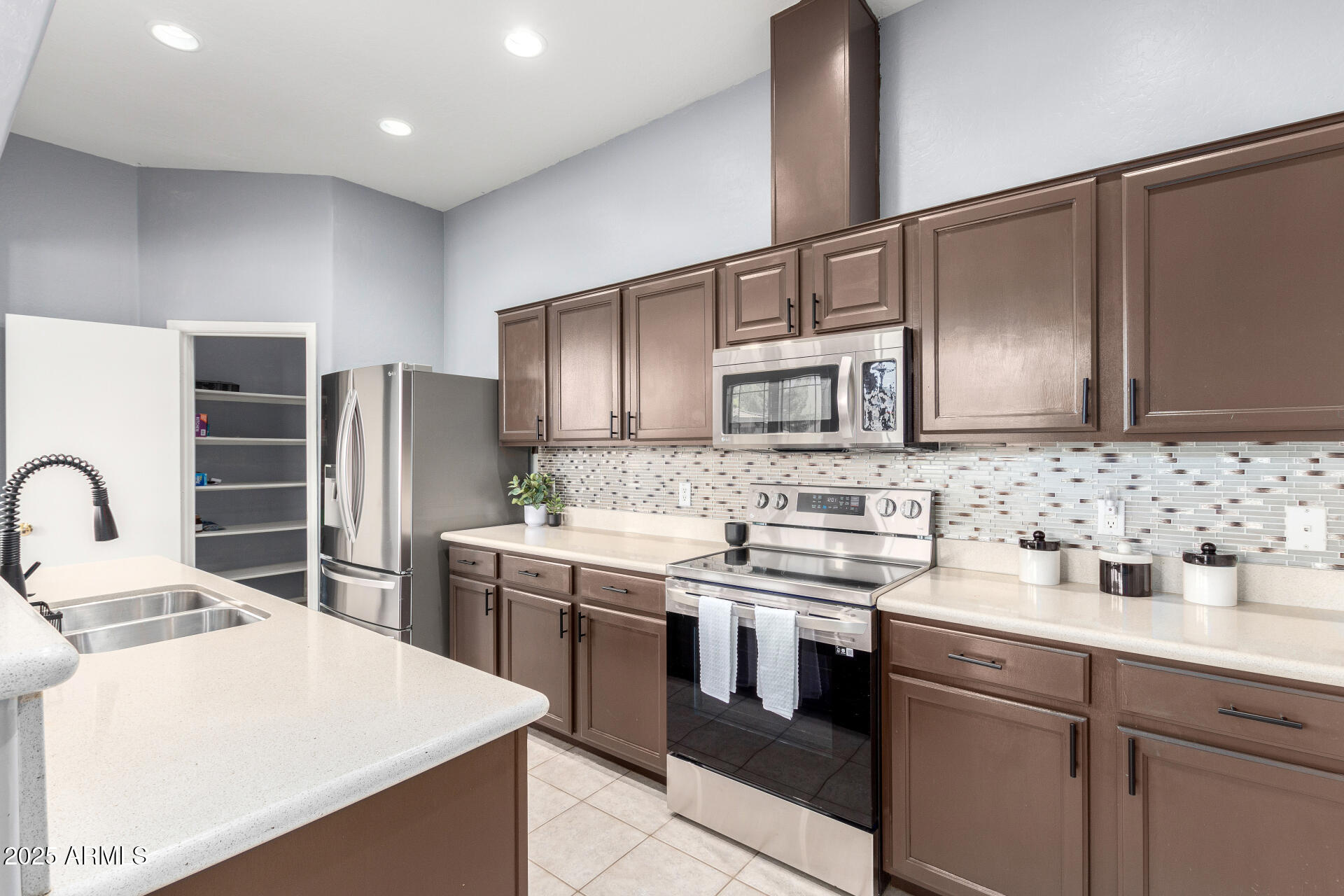 1225 N 36TH Street, 2081