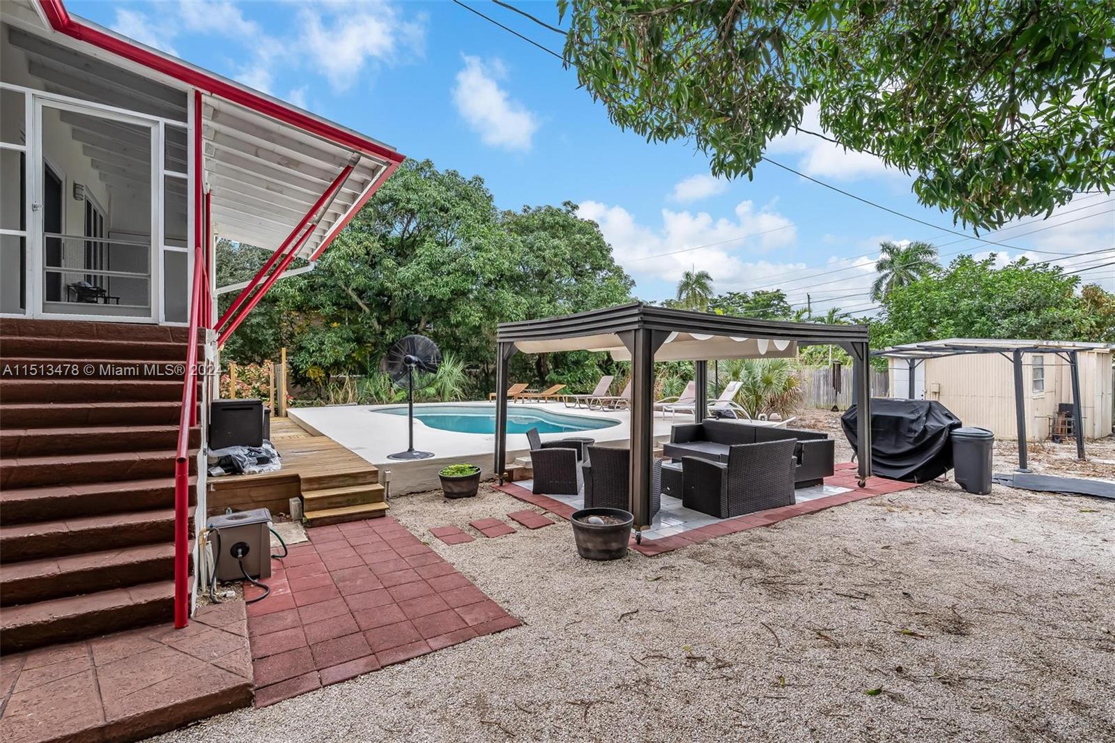 220 NW 42nd St