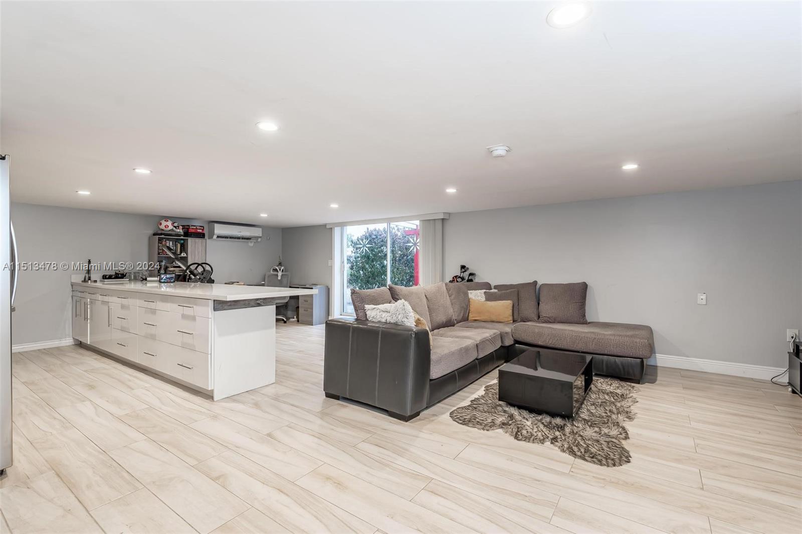 220 NW 42nd St