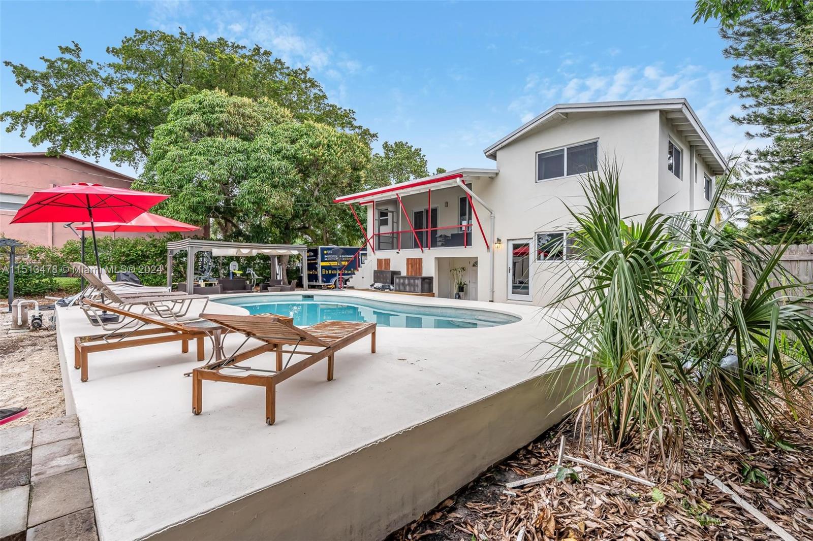 220 NW 42nd St