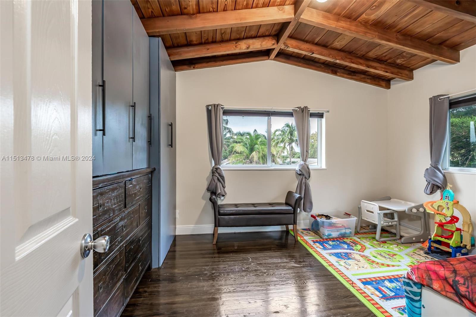 220 NW 42nd St