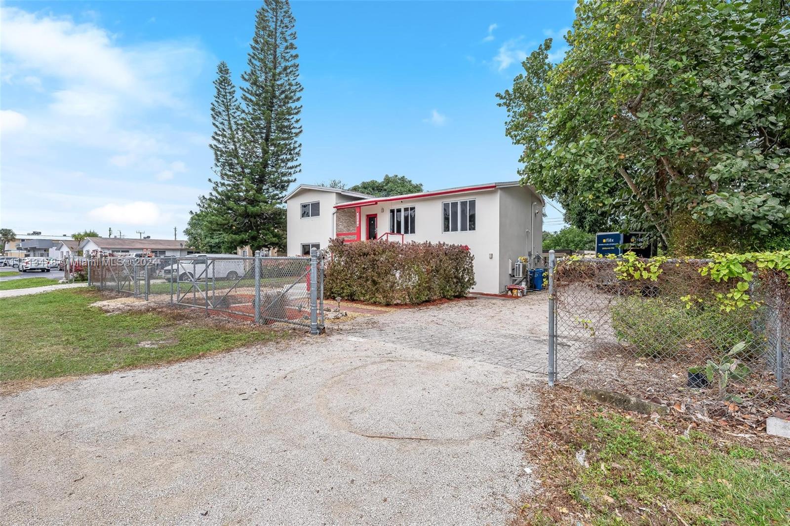 220 NW 42nd St