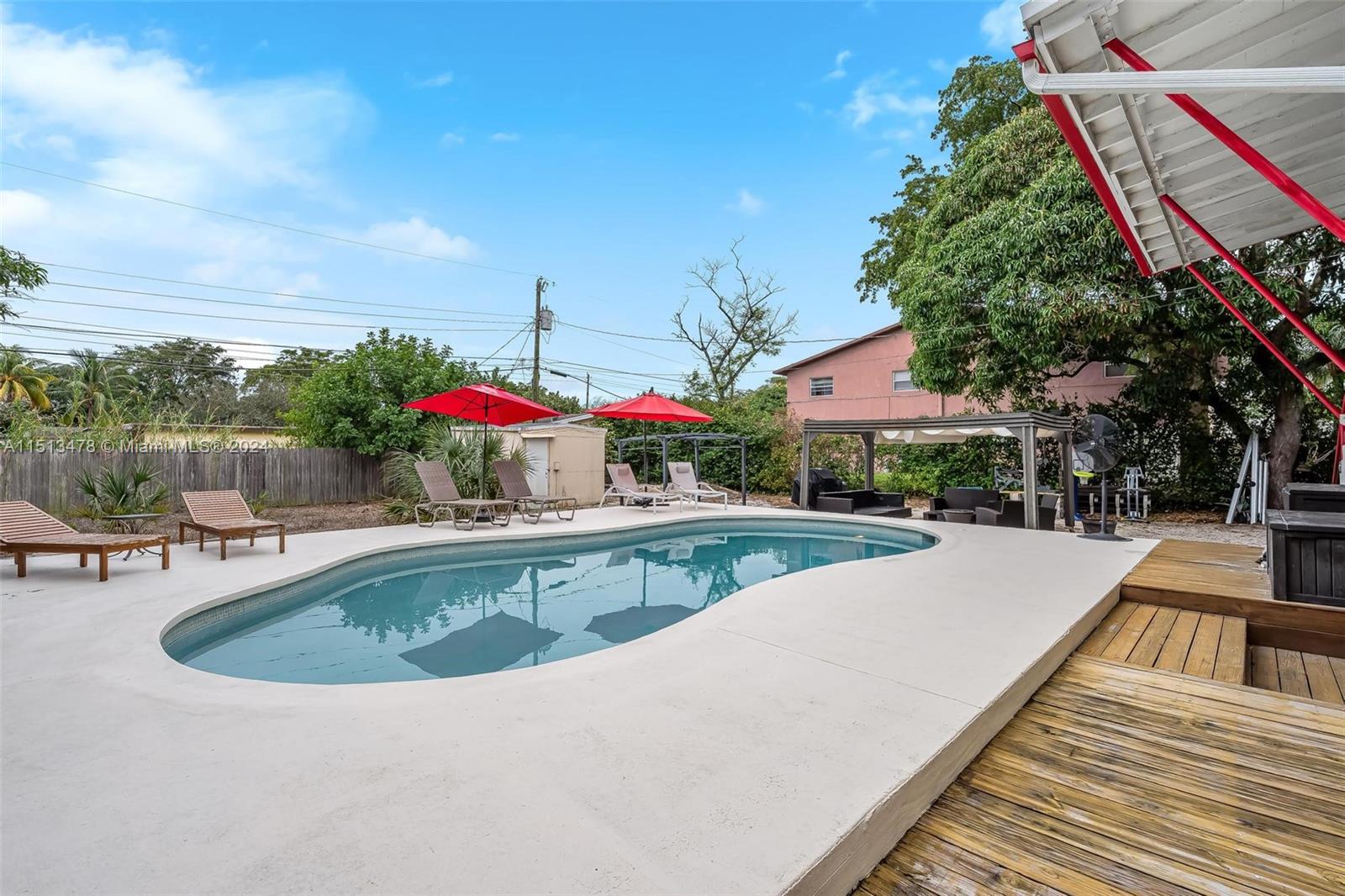 220 NW 42nd St