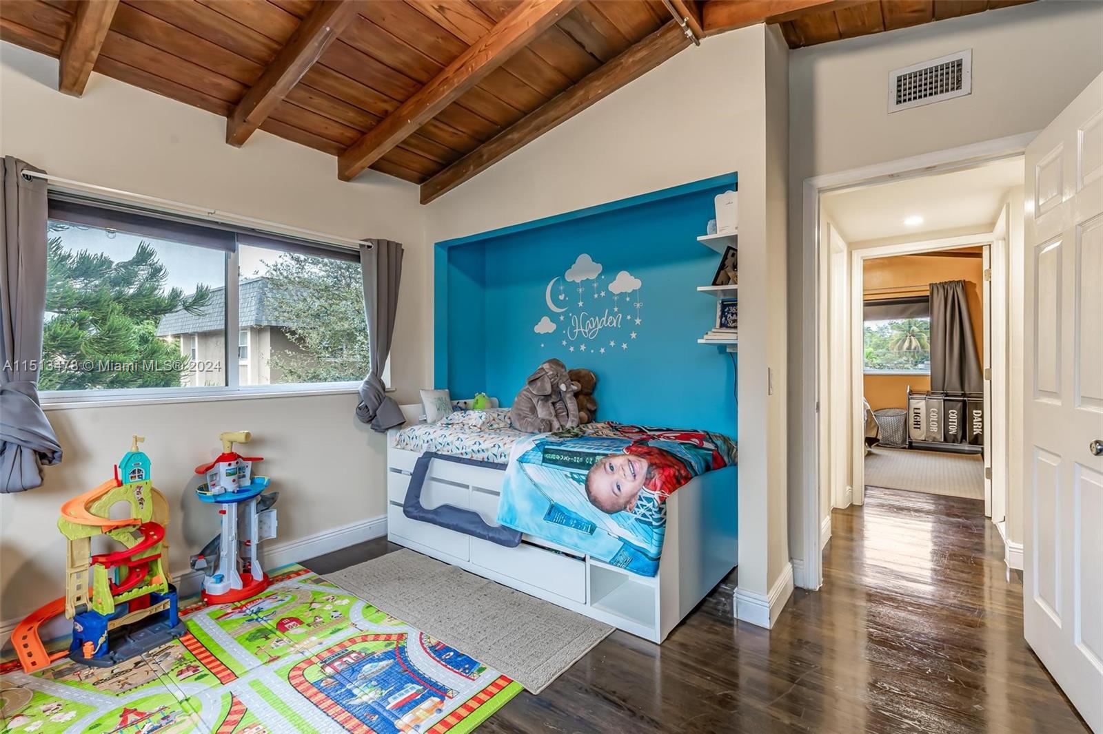 220 NW 42nd St