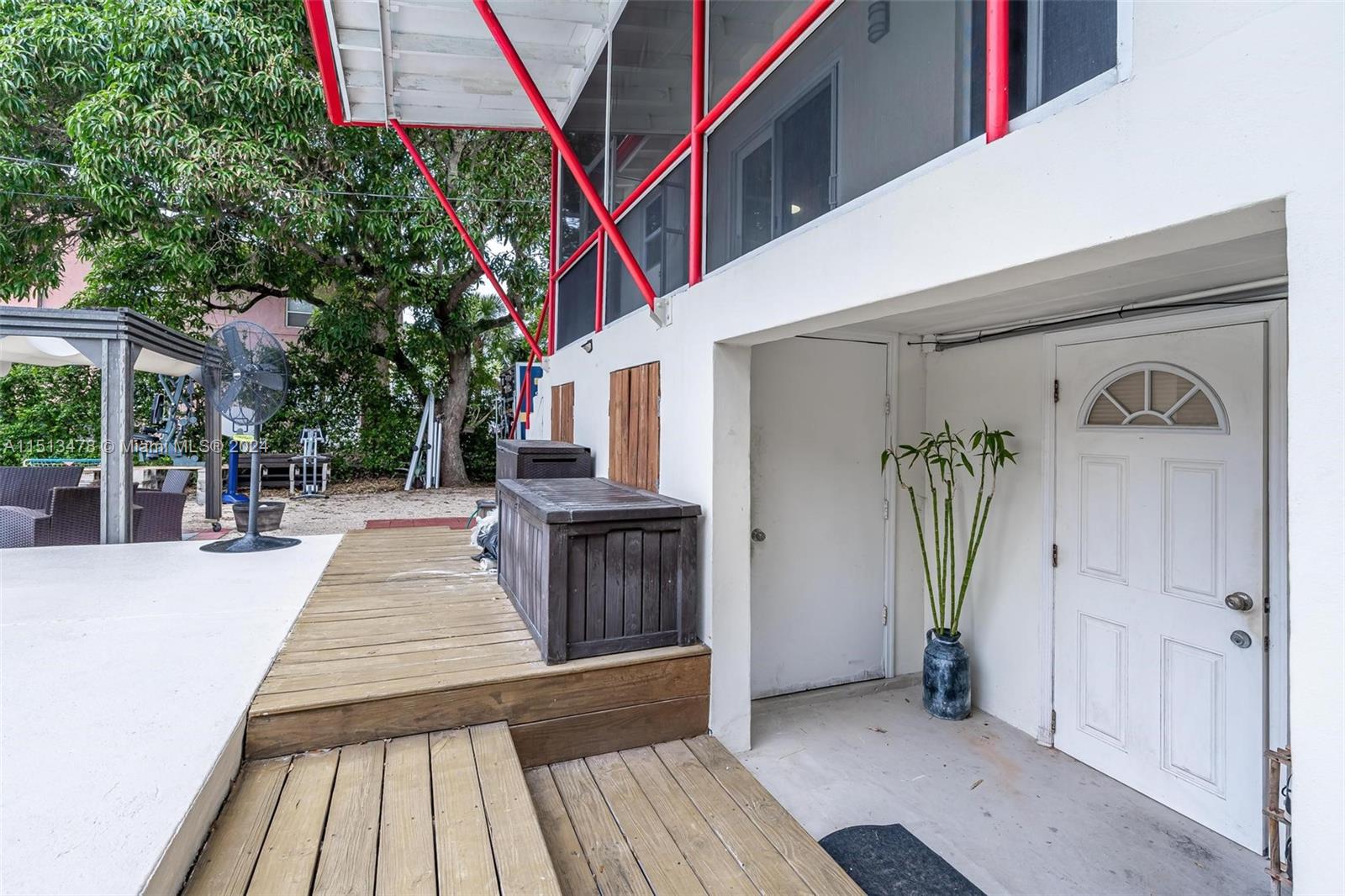 220 NW 42nd St