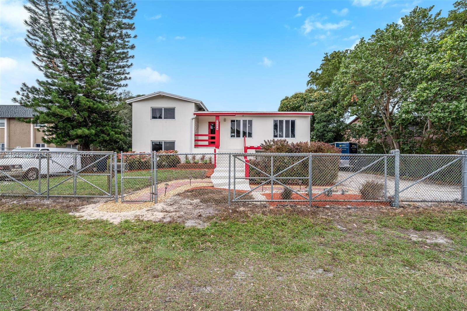 220 NW 42nd St