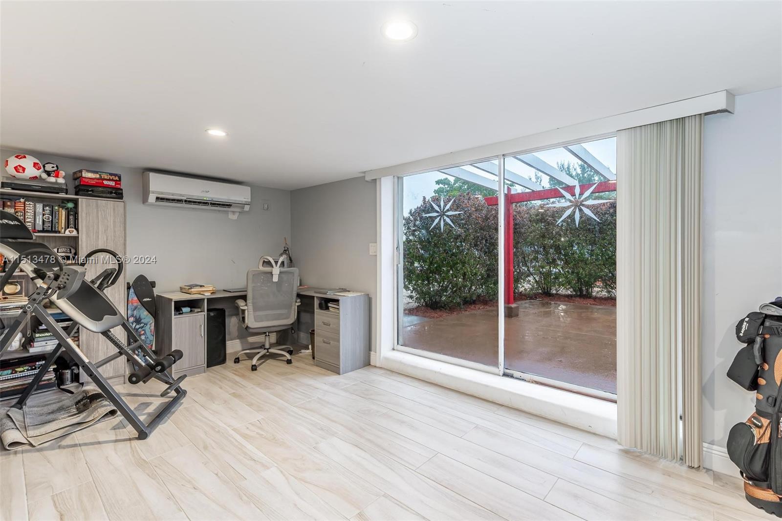220 NW 42nd St