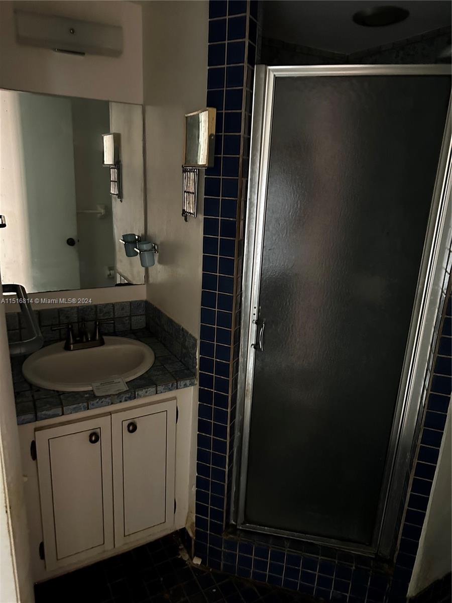 670 Tennis Club Dr # 302