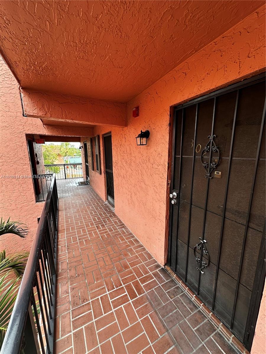 670 Tennis Club Dr # 302