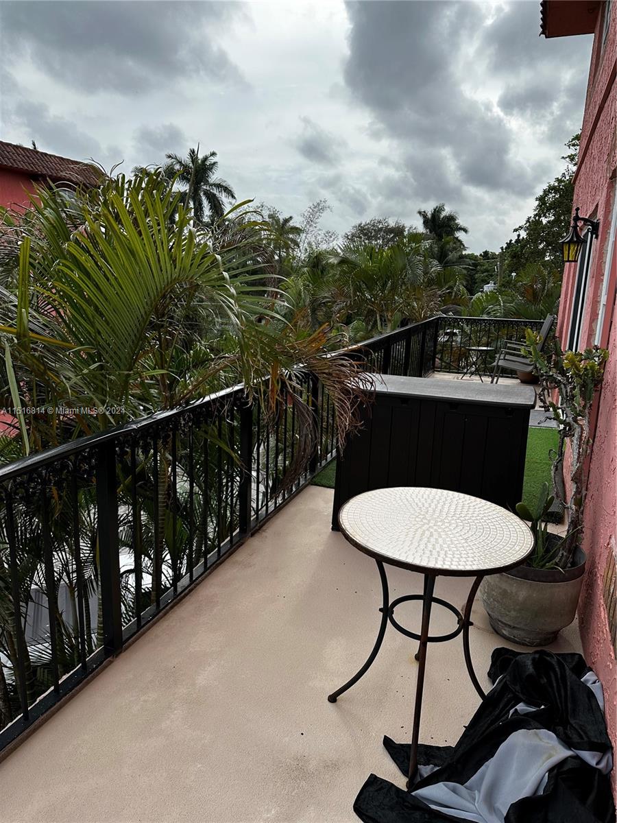 670 Tennis Club Dr # 302