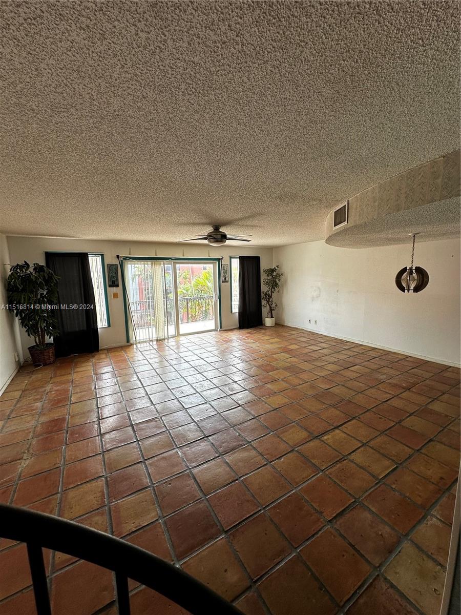 670 Tennis Club Dr # 302