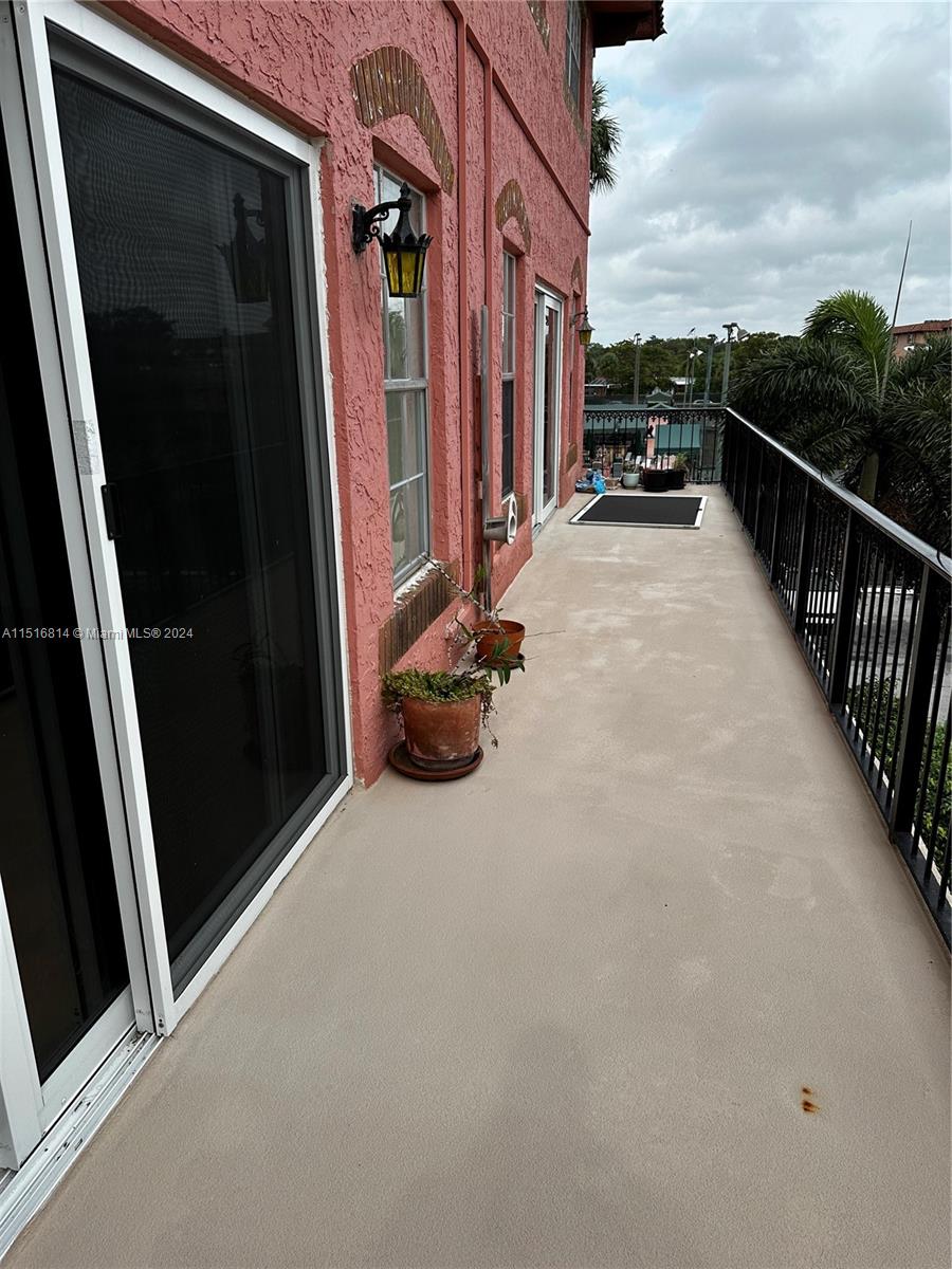 670 Tennis Club Dr # 302