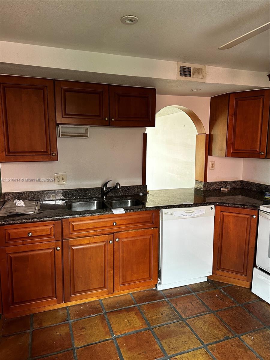 670 Tennis Club Dr # 302