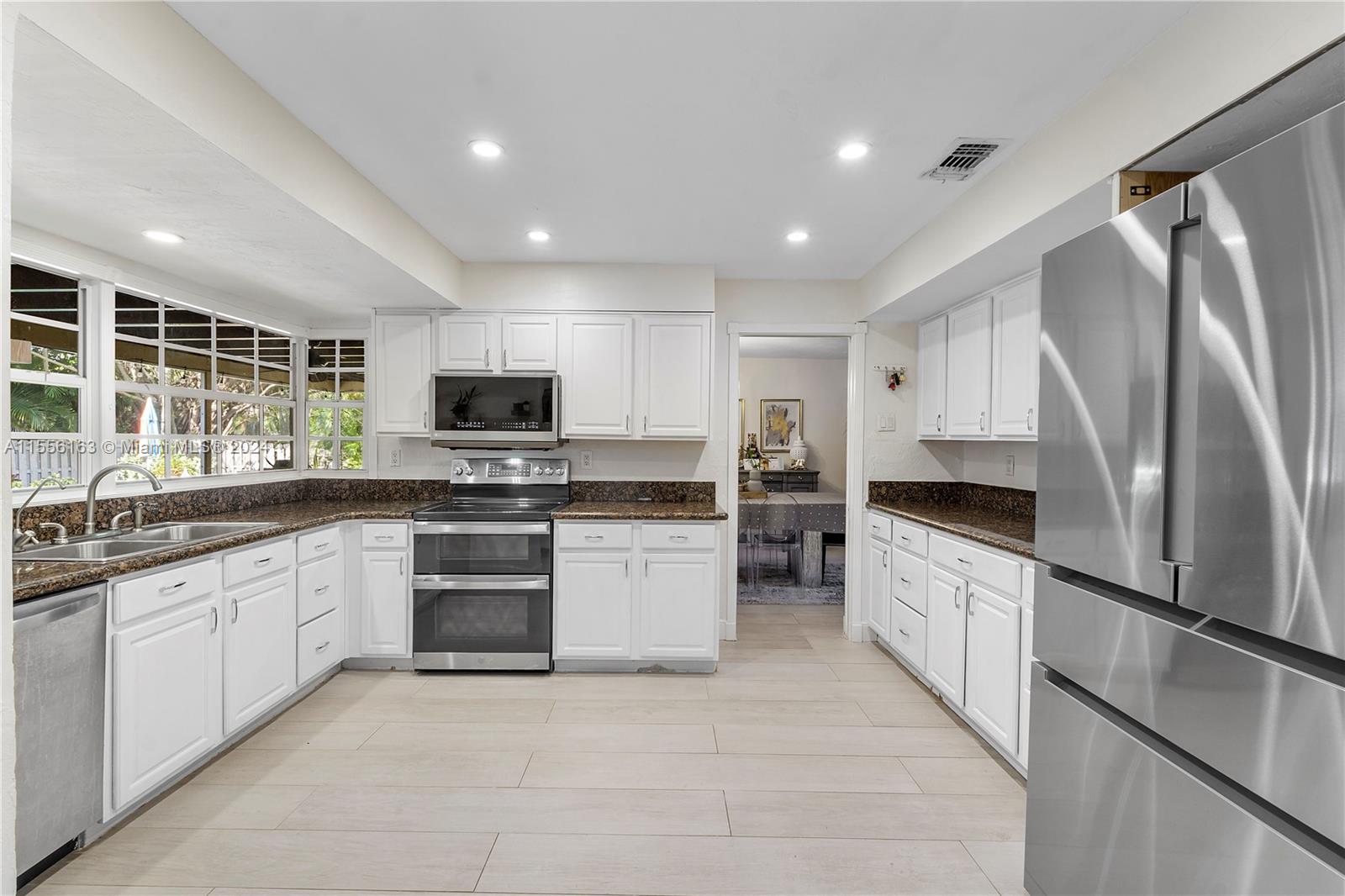 8307 NW 37th St