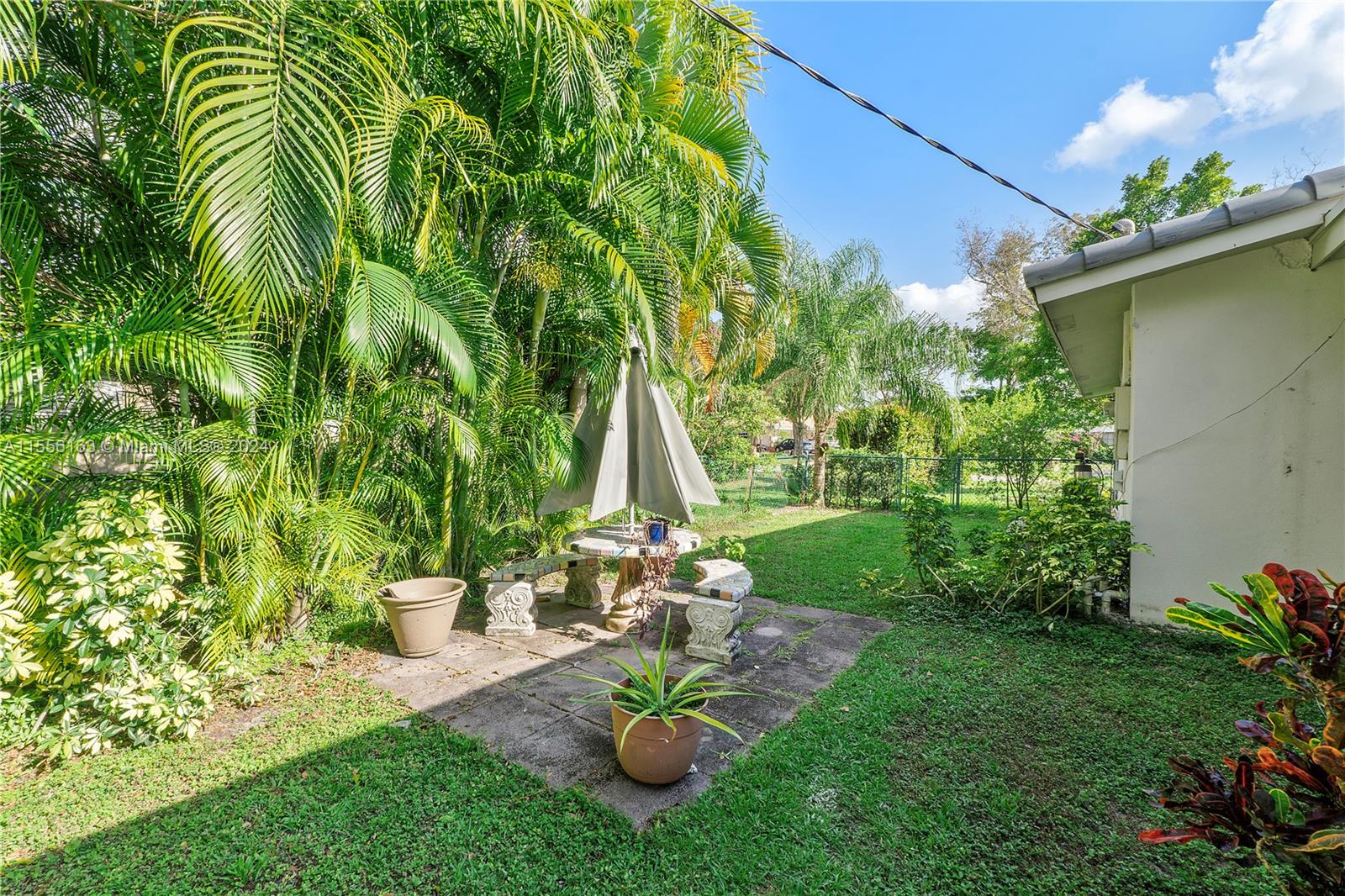 8307 NW 37th St