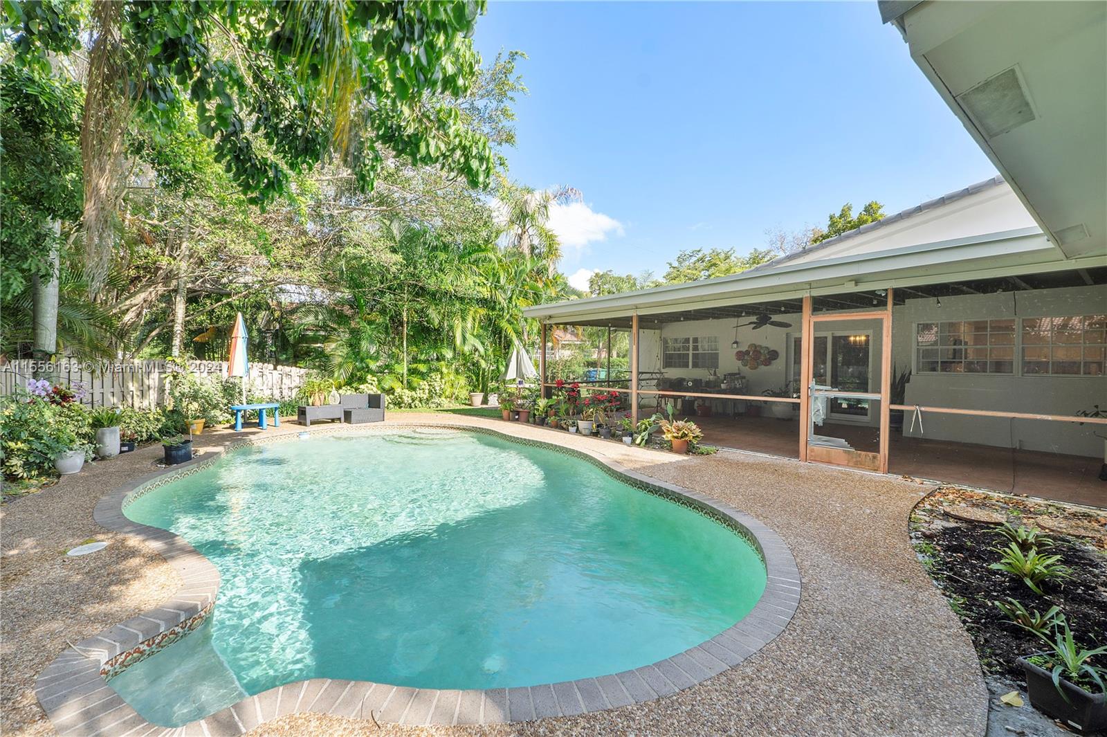 8307 NW 37th St