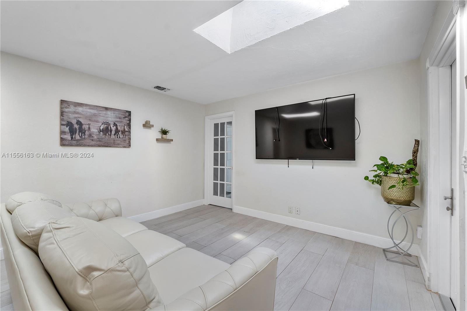 8307 NW 37th St