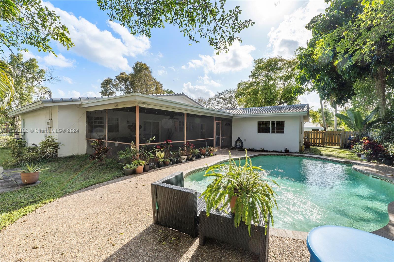 8307 NW 37th St