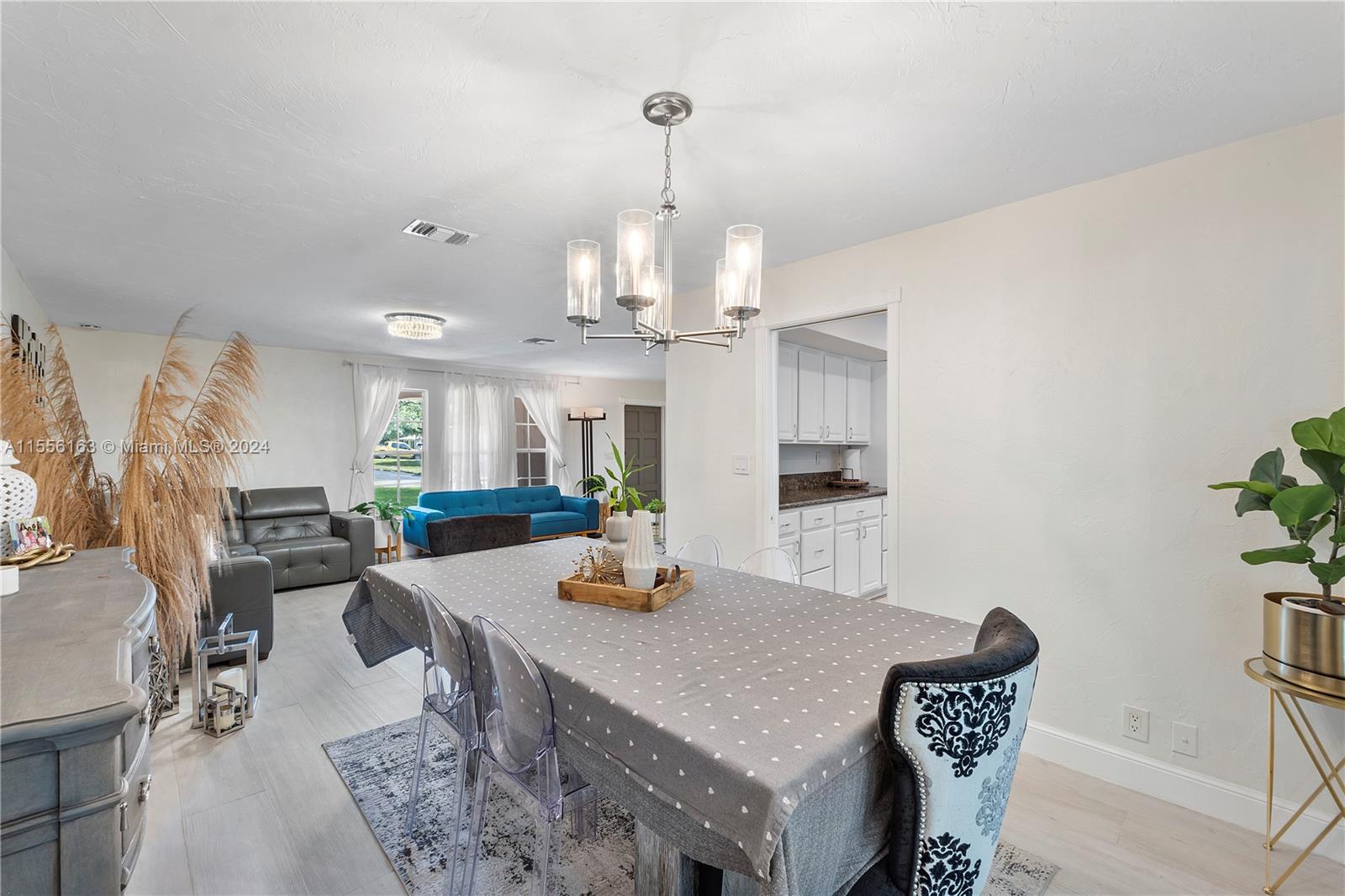8307 NW 37th St