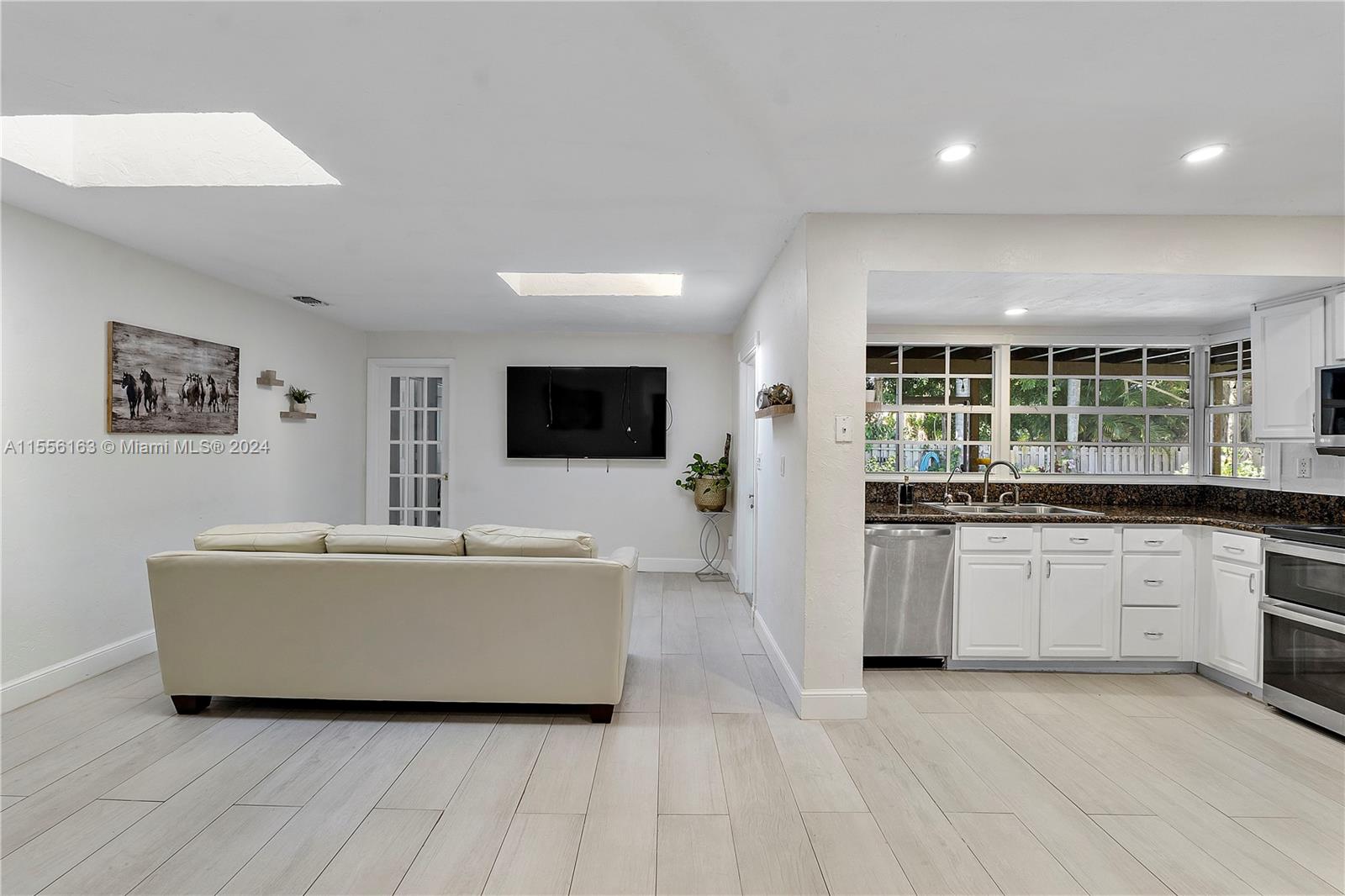 8307 NW 37th St