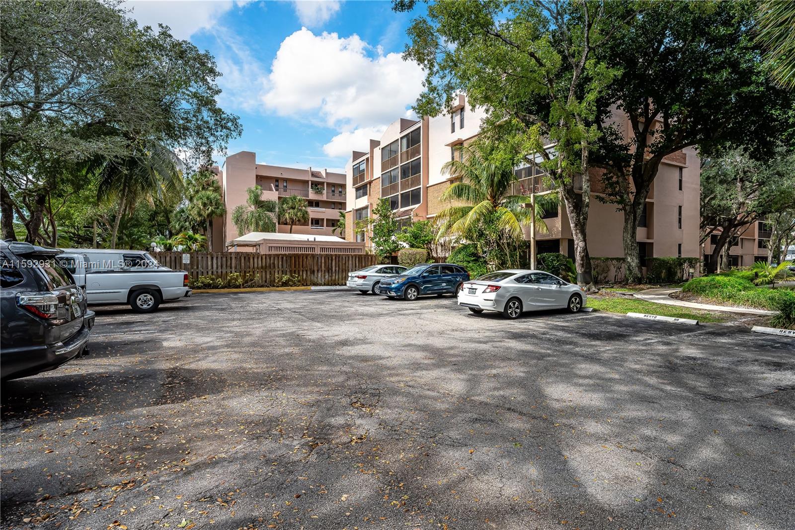 6800 Cypress Rd # 412
