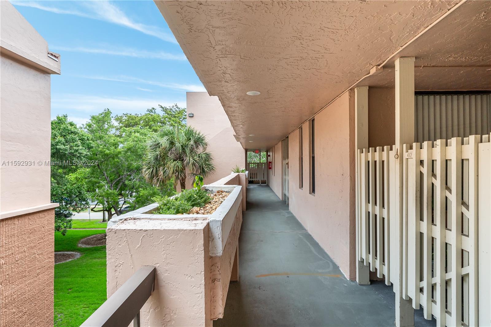 6800 Cypress Rd # 412